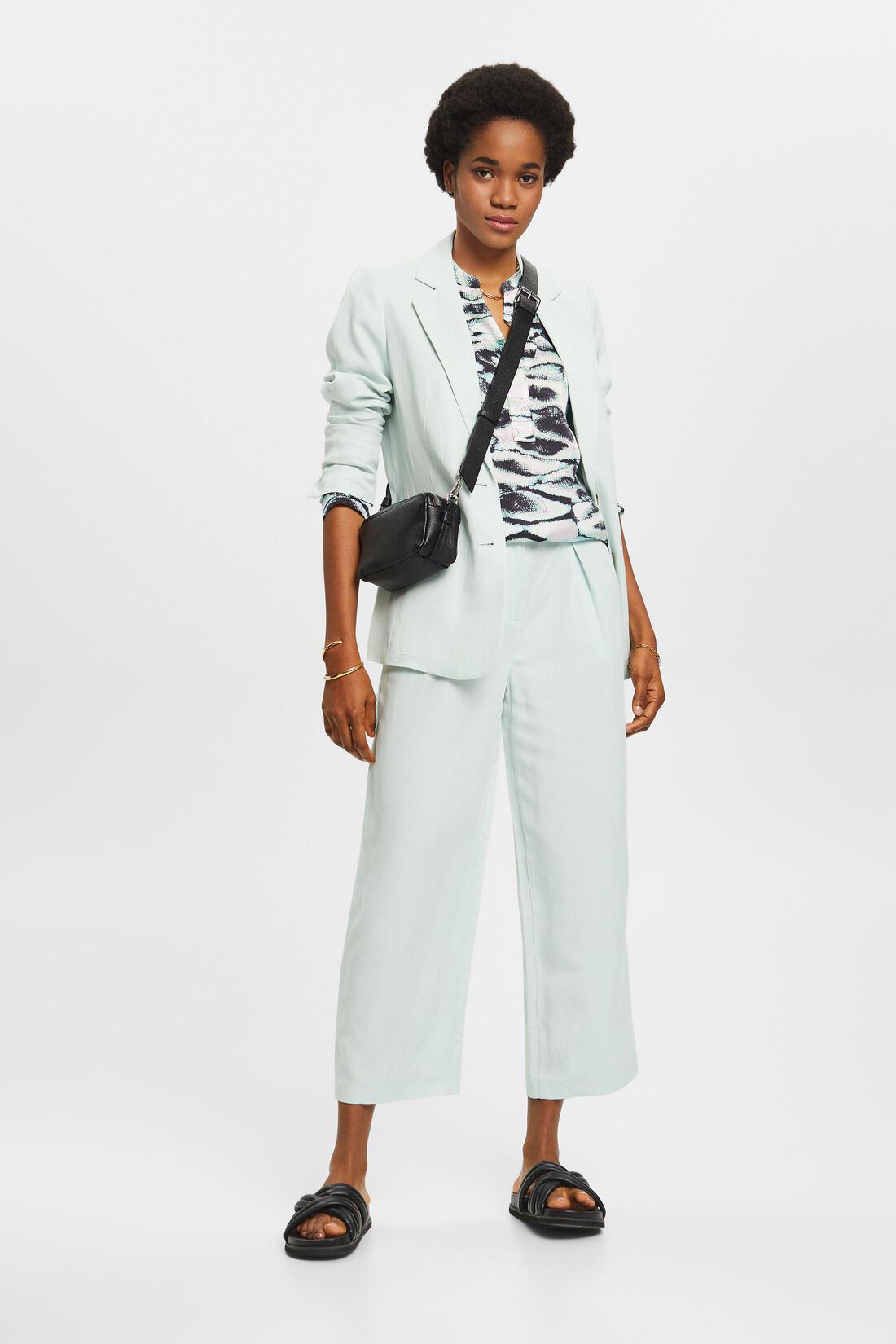 Satinbluse mit V-Ausschnitt und Allover-Muster