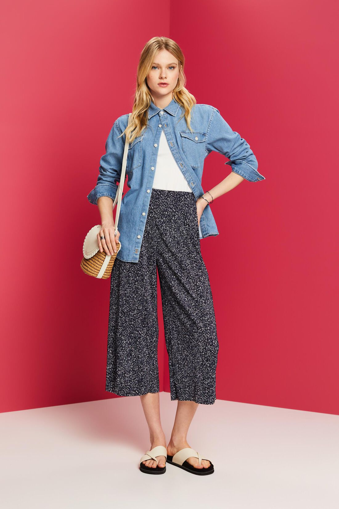 Pants knitted