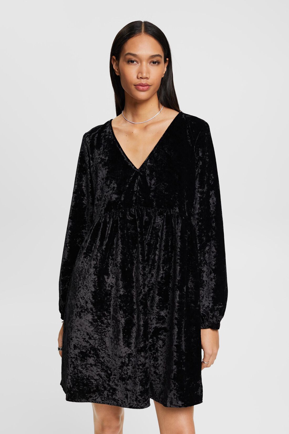 Samtkleid mit V-Ausschnitt