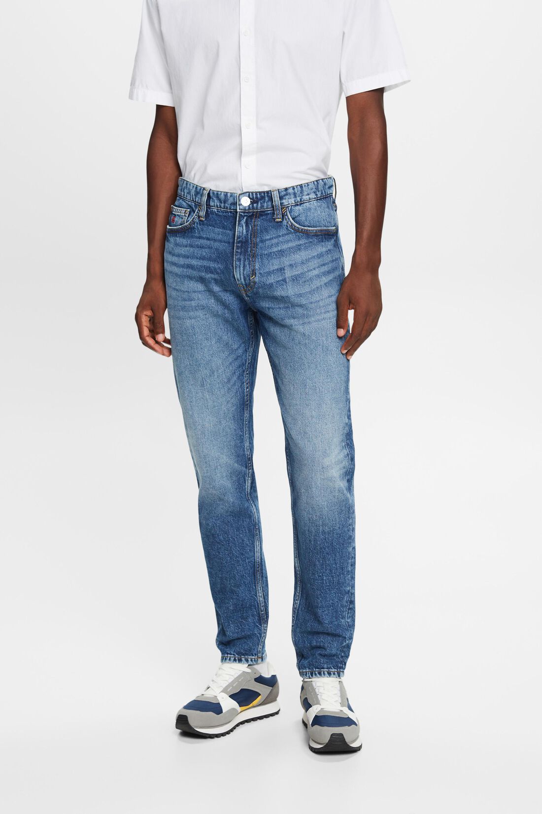 Gerade, konische Jeans mit mittelhohem Bund