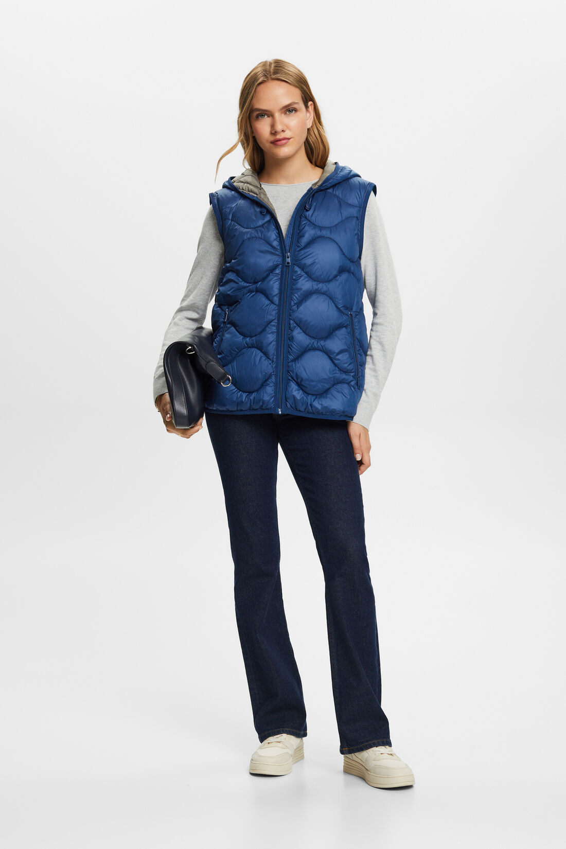 Recycelt: Wandelbare Steppjacke mit Kapuze