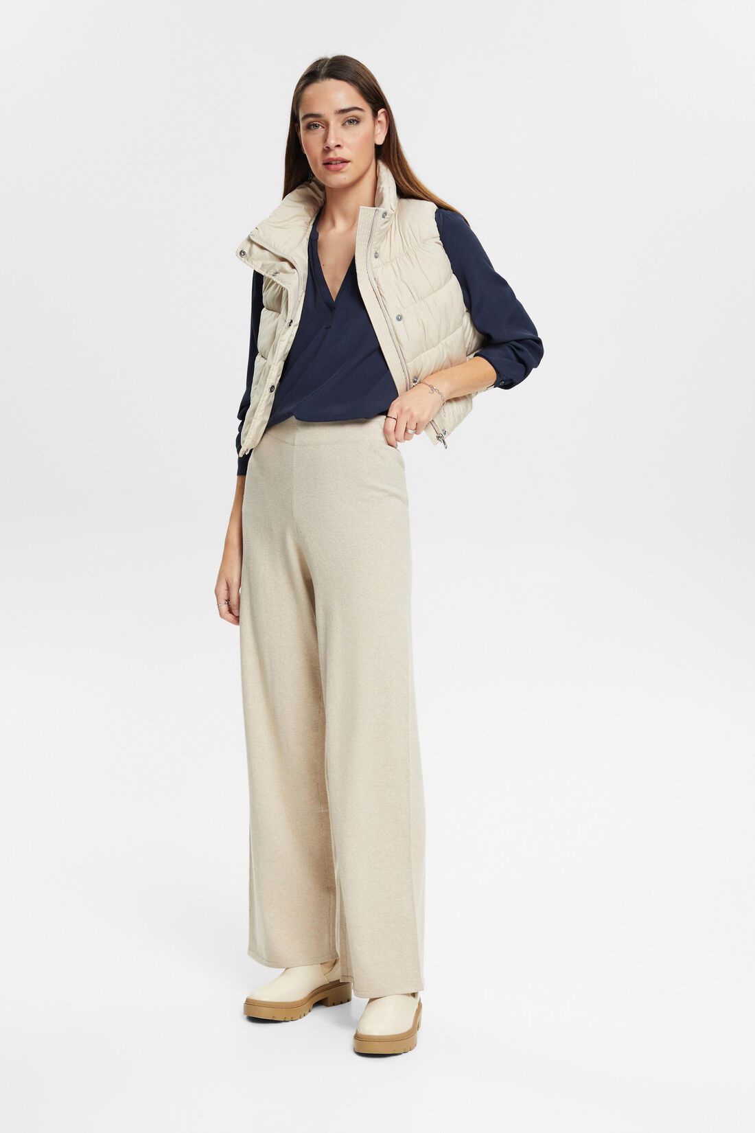 Bluse mit V-Ausschnitt aus LENZING&trade;- und ECOVERO&trade;-Viskose