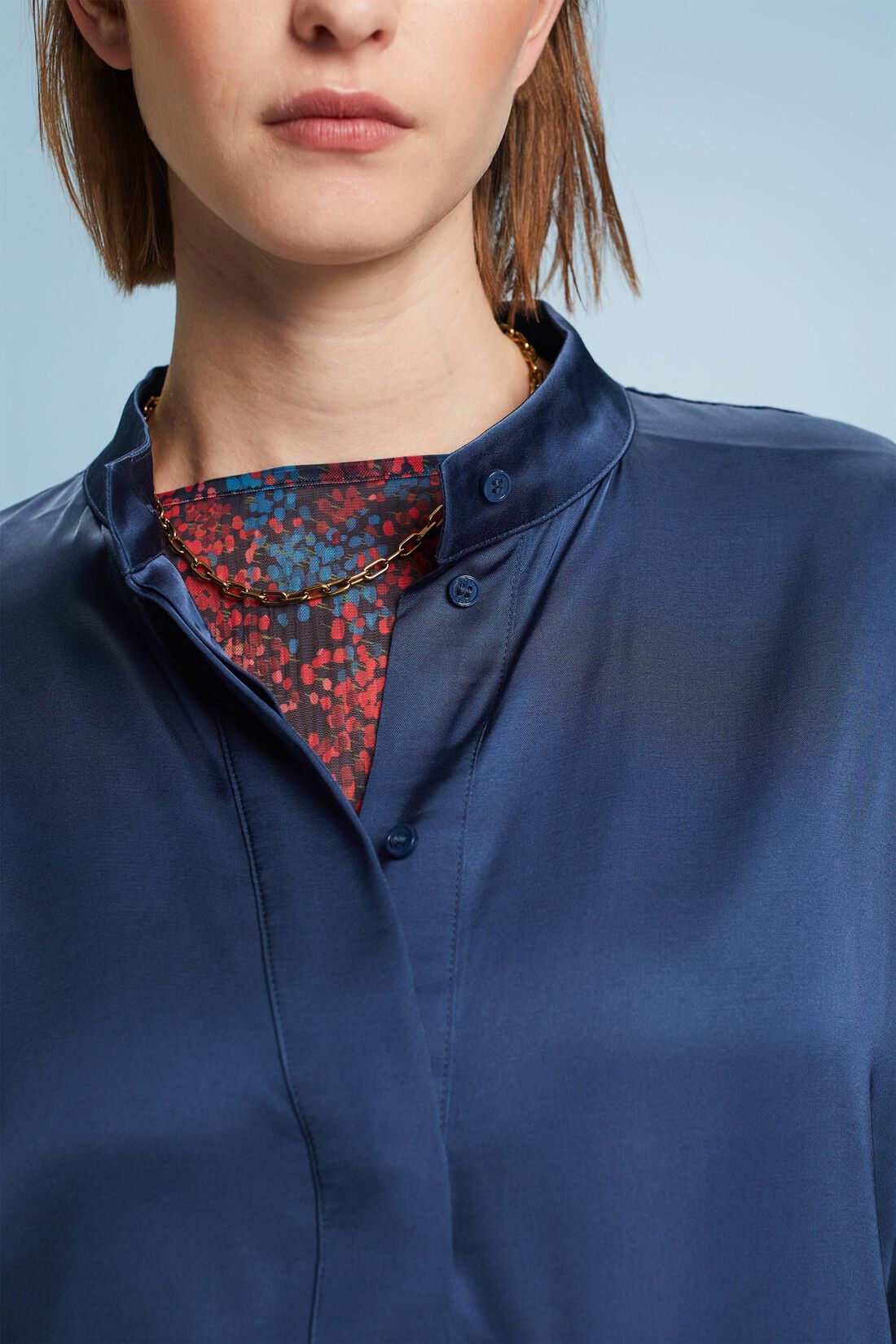 Satinbluse mit gekn&ouml;pfter Front