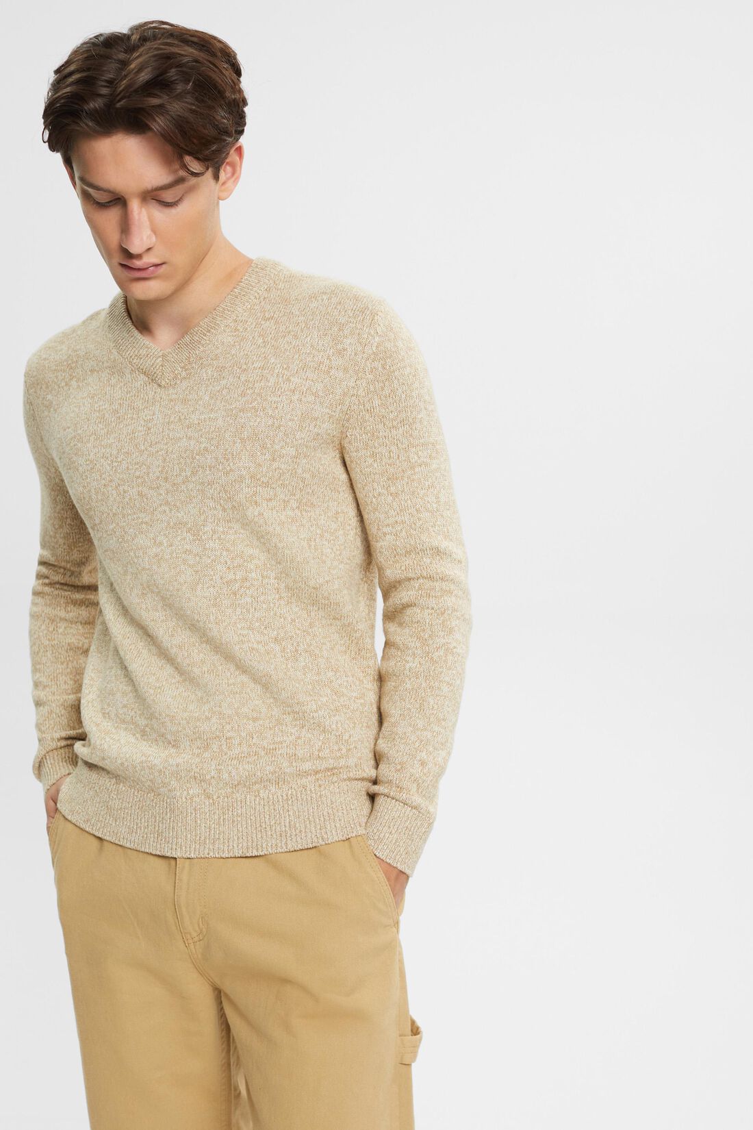 Zweifarbiger Strickpullover mit V-Ausschnitt