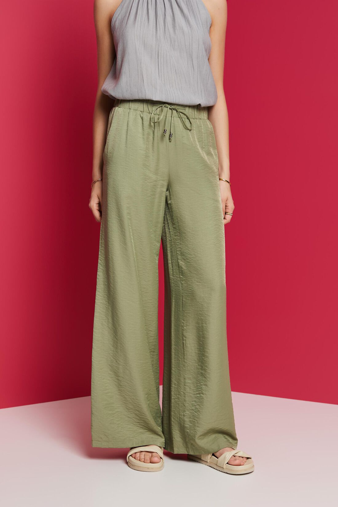 Satinhose mit weitem Bein