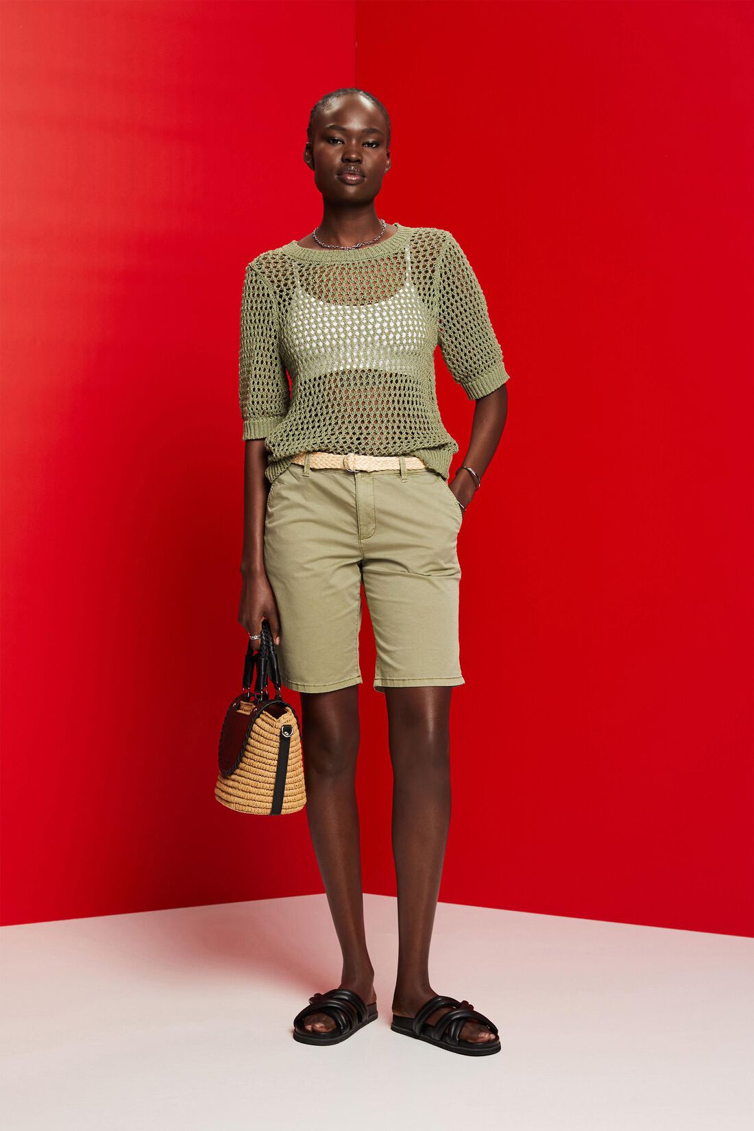 Shorts mit Raffia-Flechtg&uuml;rtel