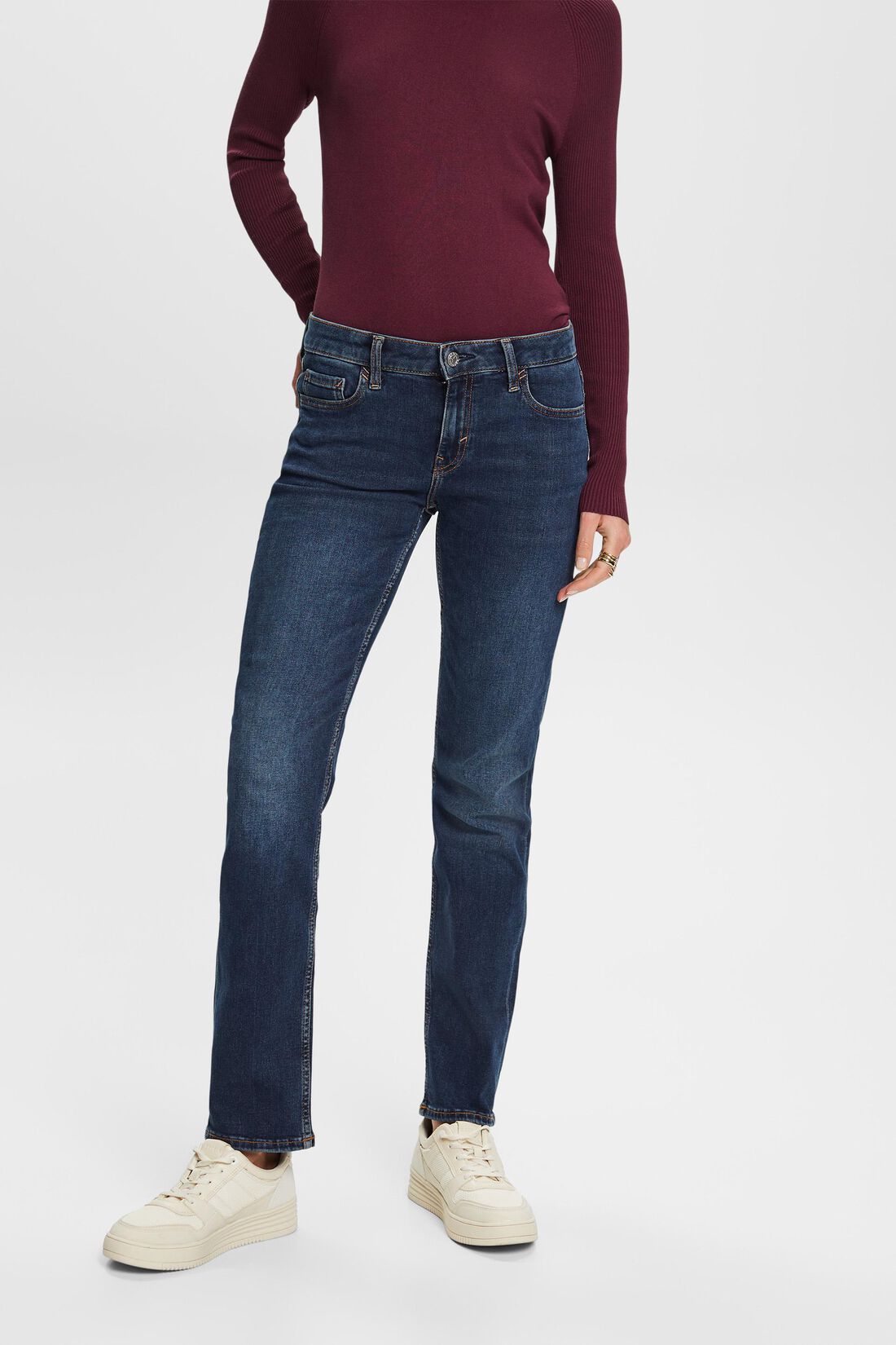 Recycelt: Jeans mit geradem Bein und mittelhohem Bund