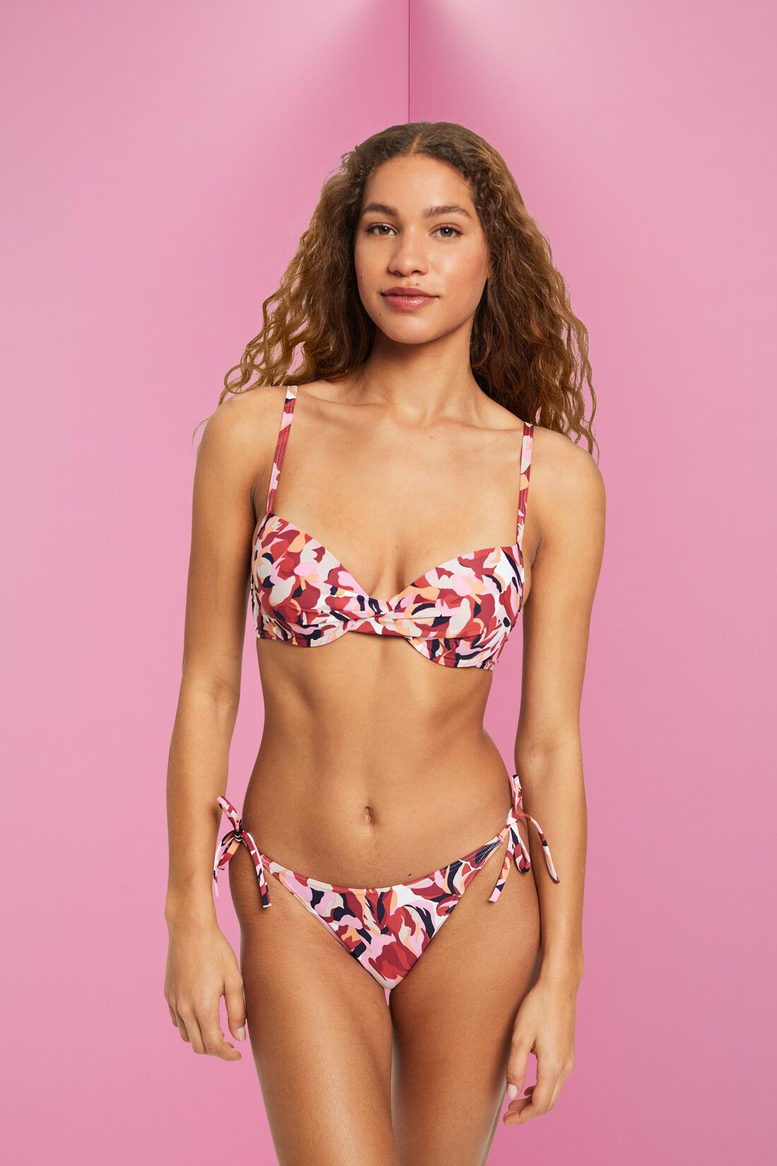Wattiertes B&uuml;gel-Bikinitop mit Bl&uuml;mchenprint