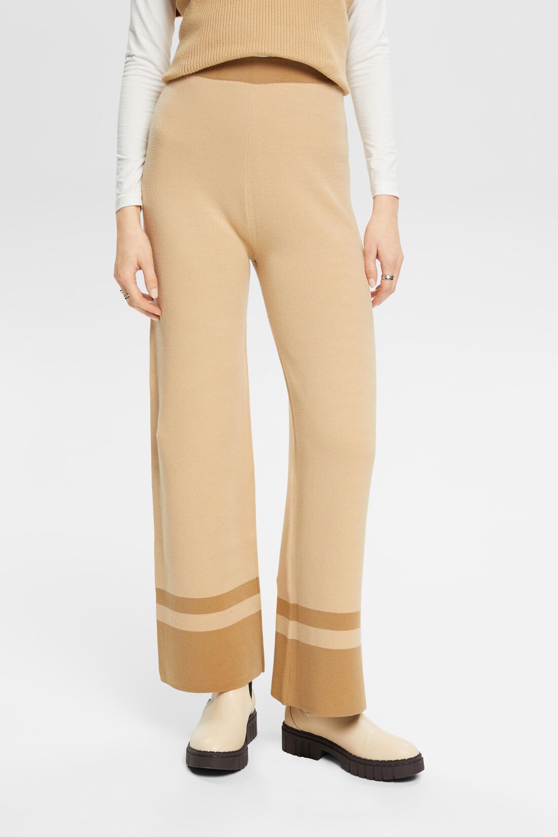 Strickhose mit weitem Bein