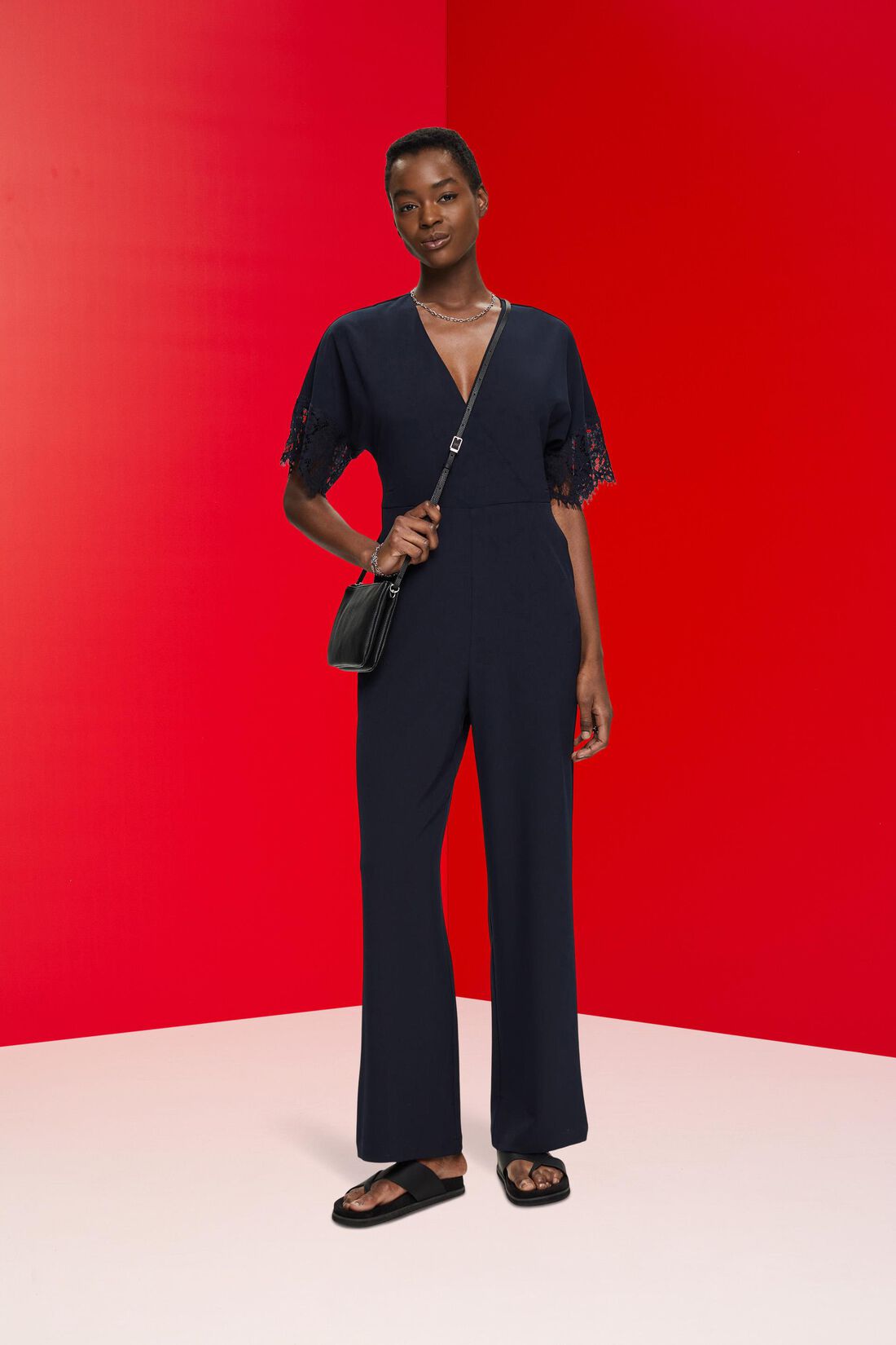 Jumpsuit mit weitem Bein und Spitzen&auml;rmeln