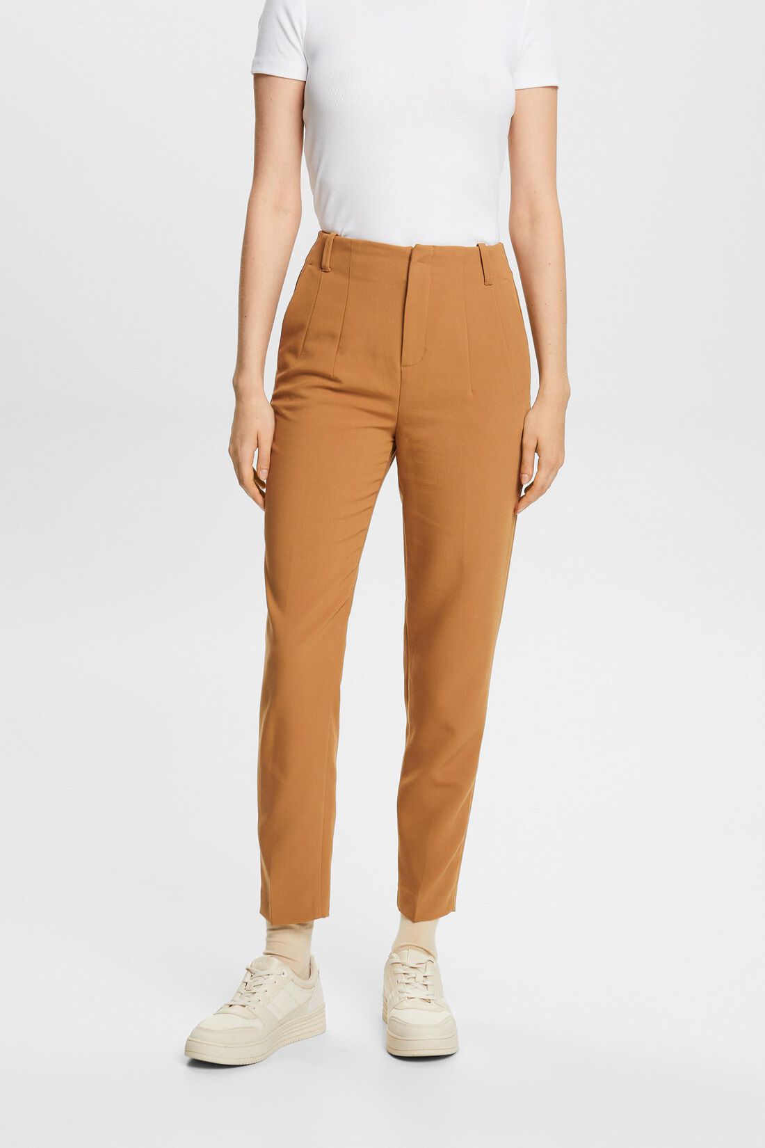Chino mit hohem Bund und Abn&auml;hern
