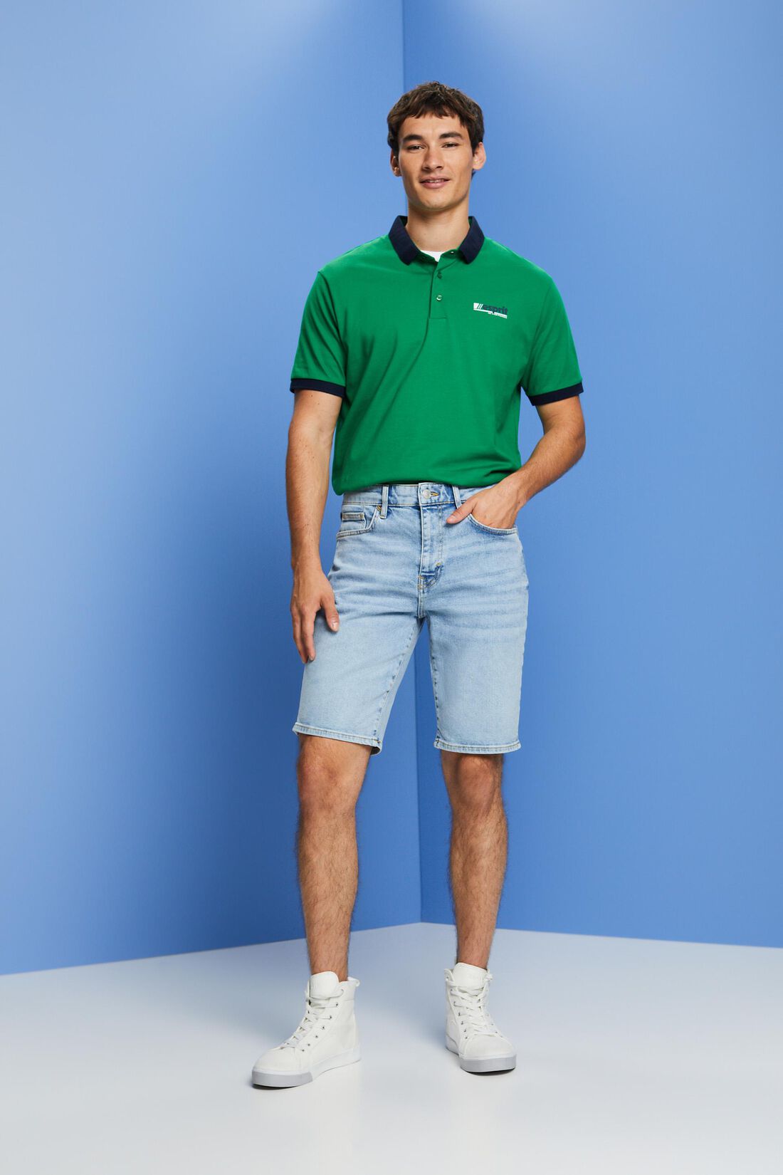 Lockere Jeansshorts in schmaler Passform
