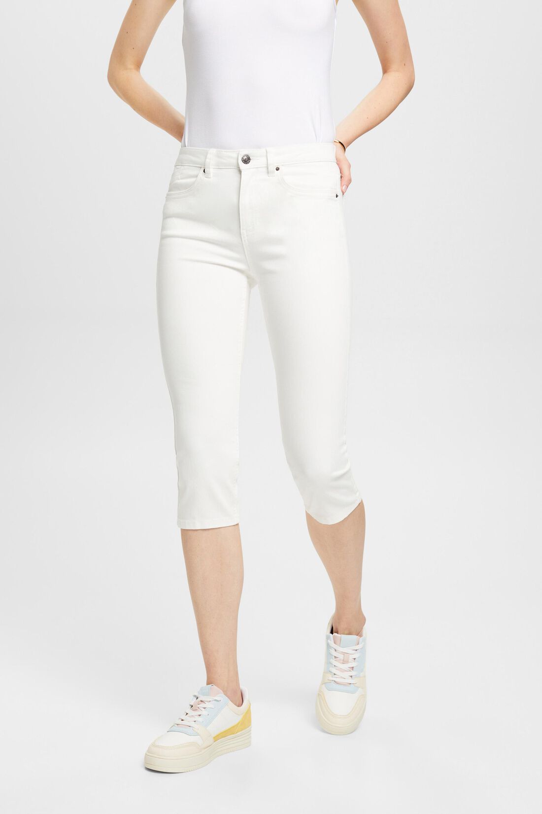 Capri-Jeans mit mittelhohem Bund
