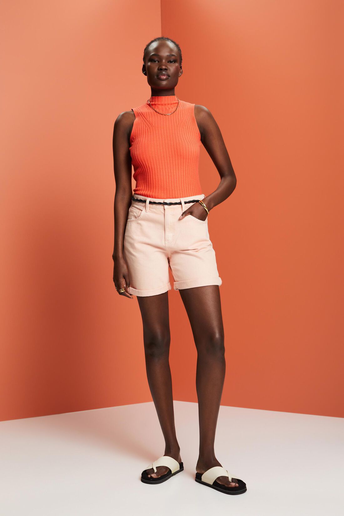Jeansshorts mit hohem Bund und Umschlags&auml;umen