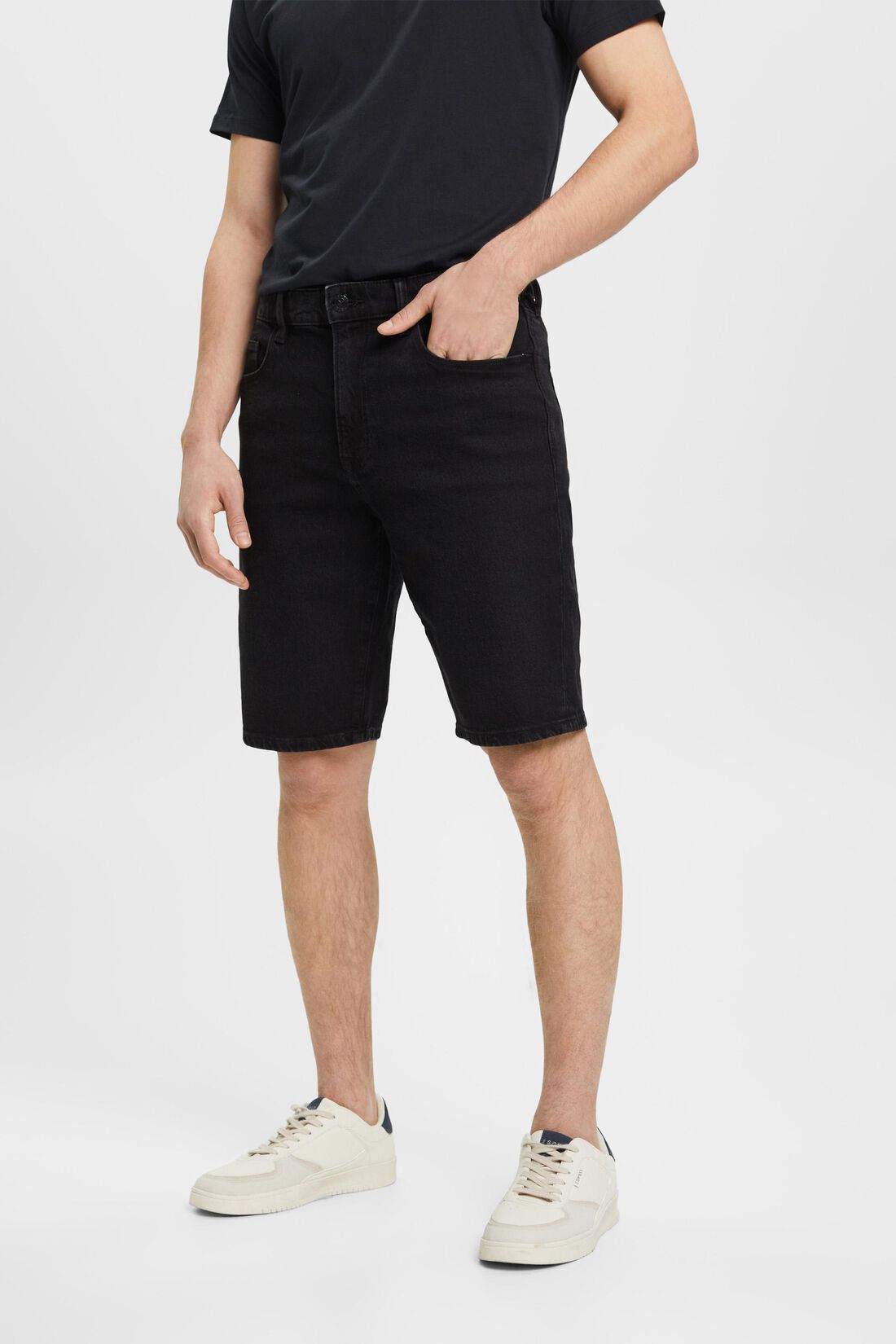 Jeansshorts in schmaler Passform