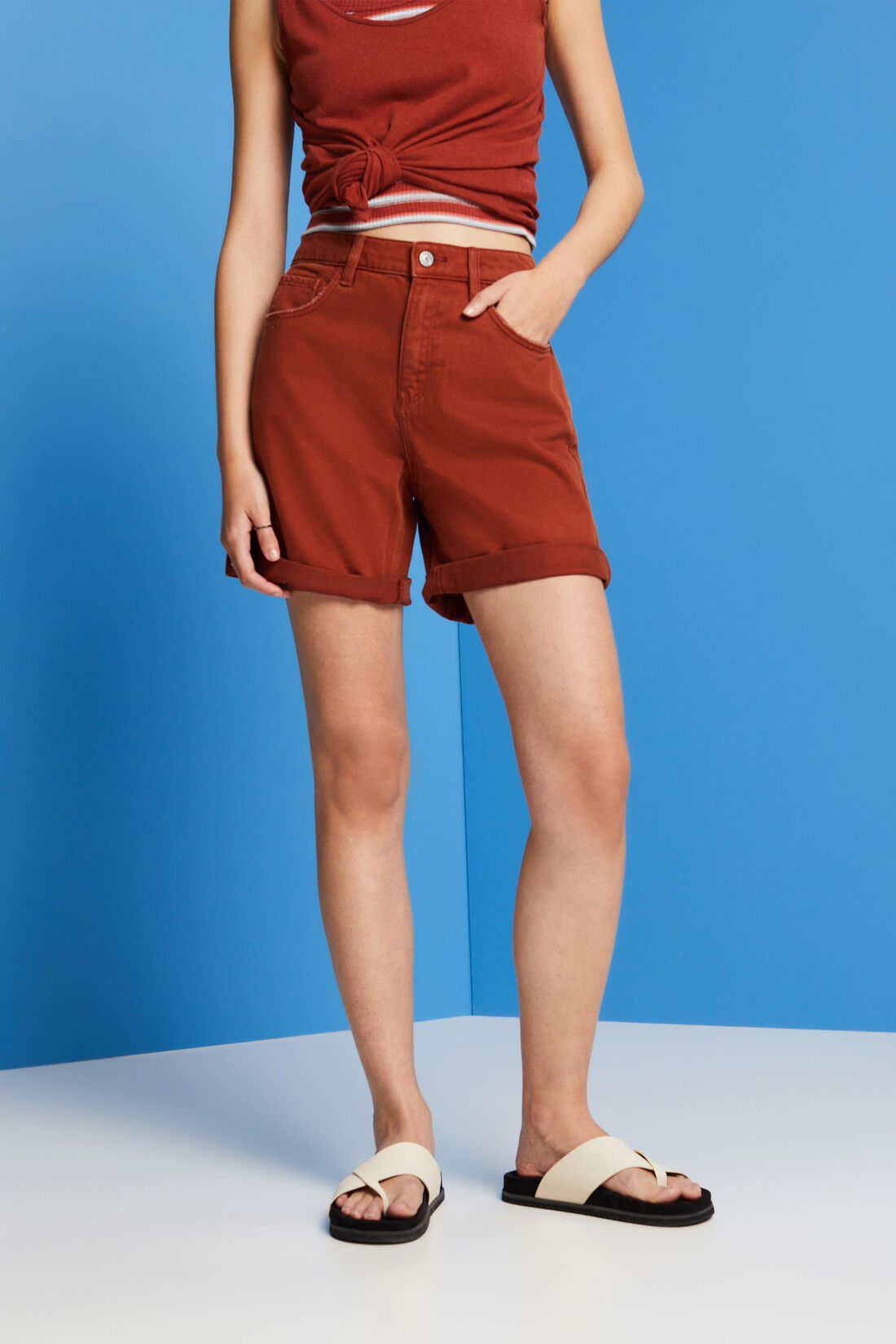 Jeansshorts mit hohem Bund und Umschlags&auml;umen
