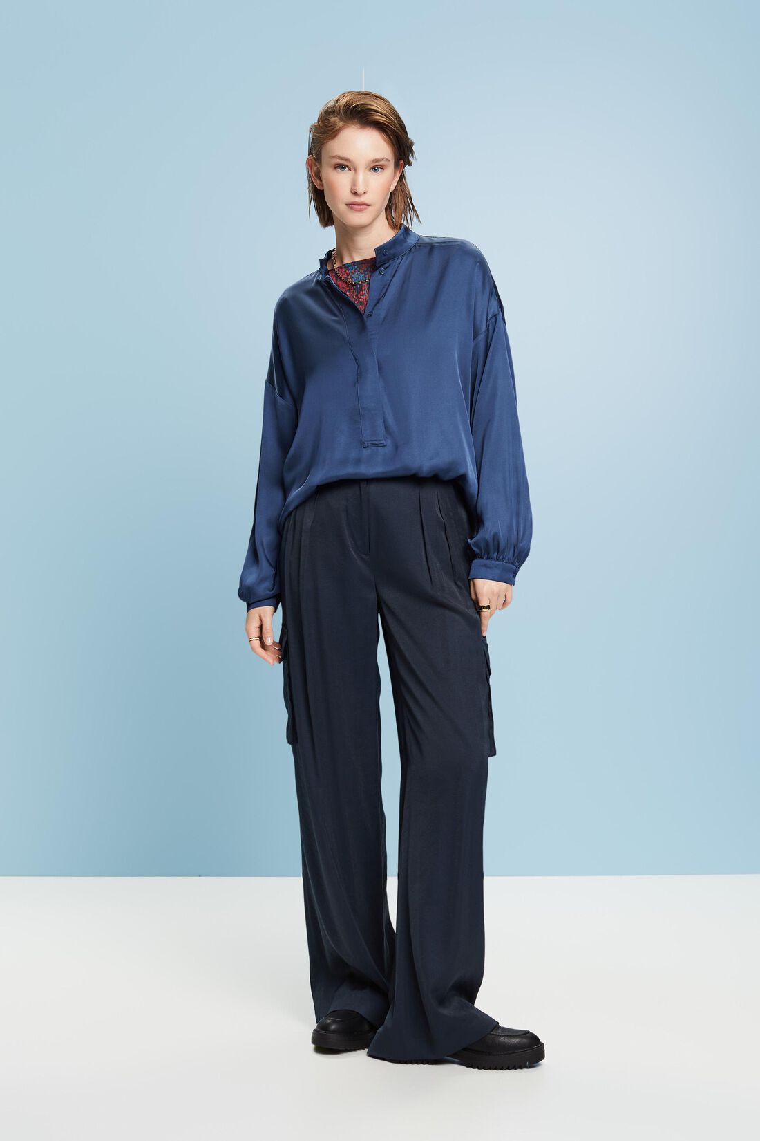 Satinbluse mit gekn&ouml;pfter Front