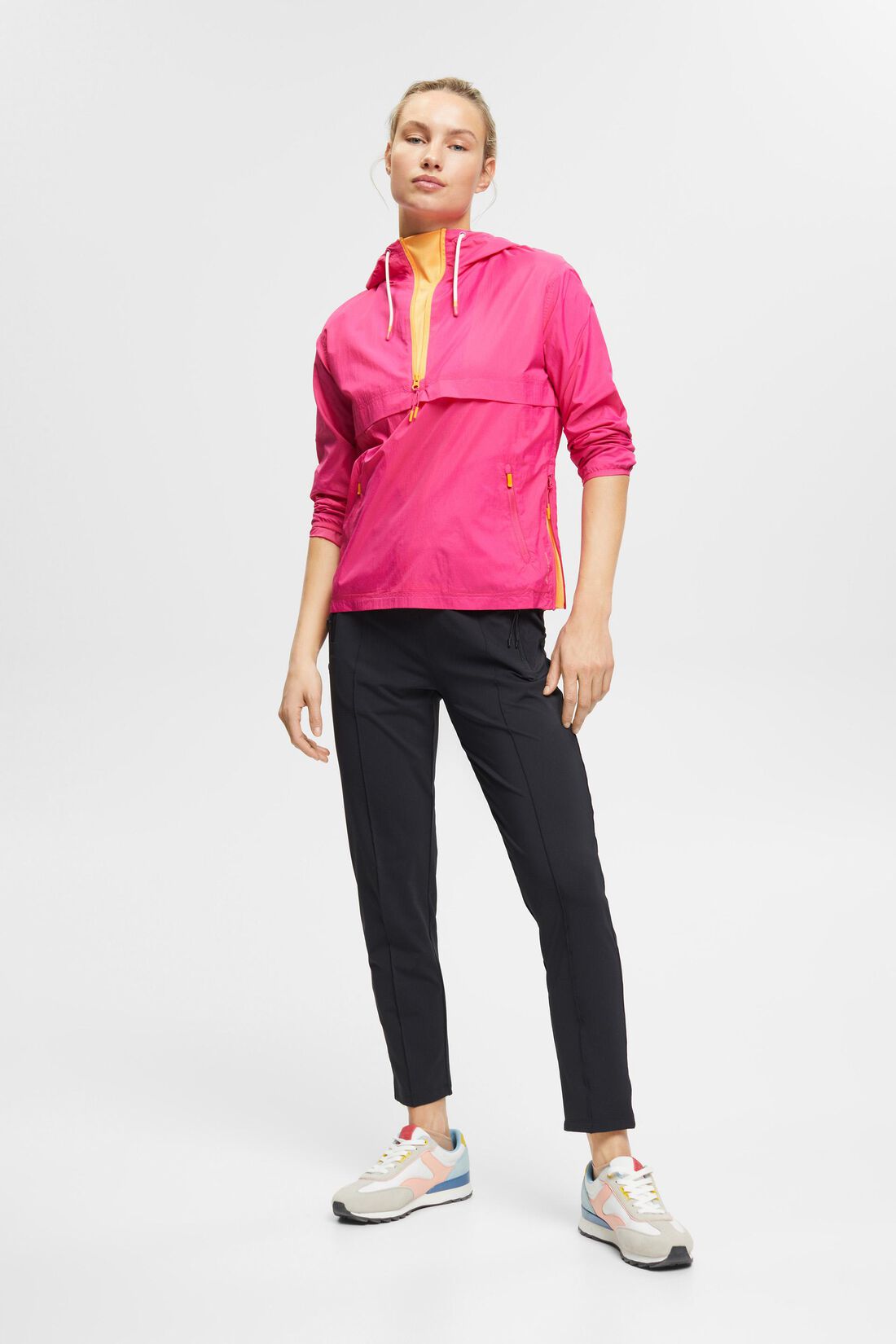 Windbreaker mit Kapuze