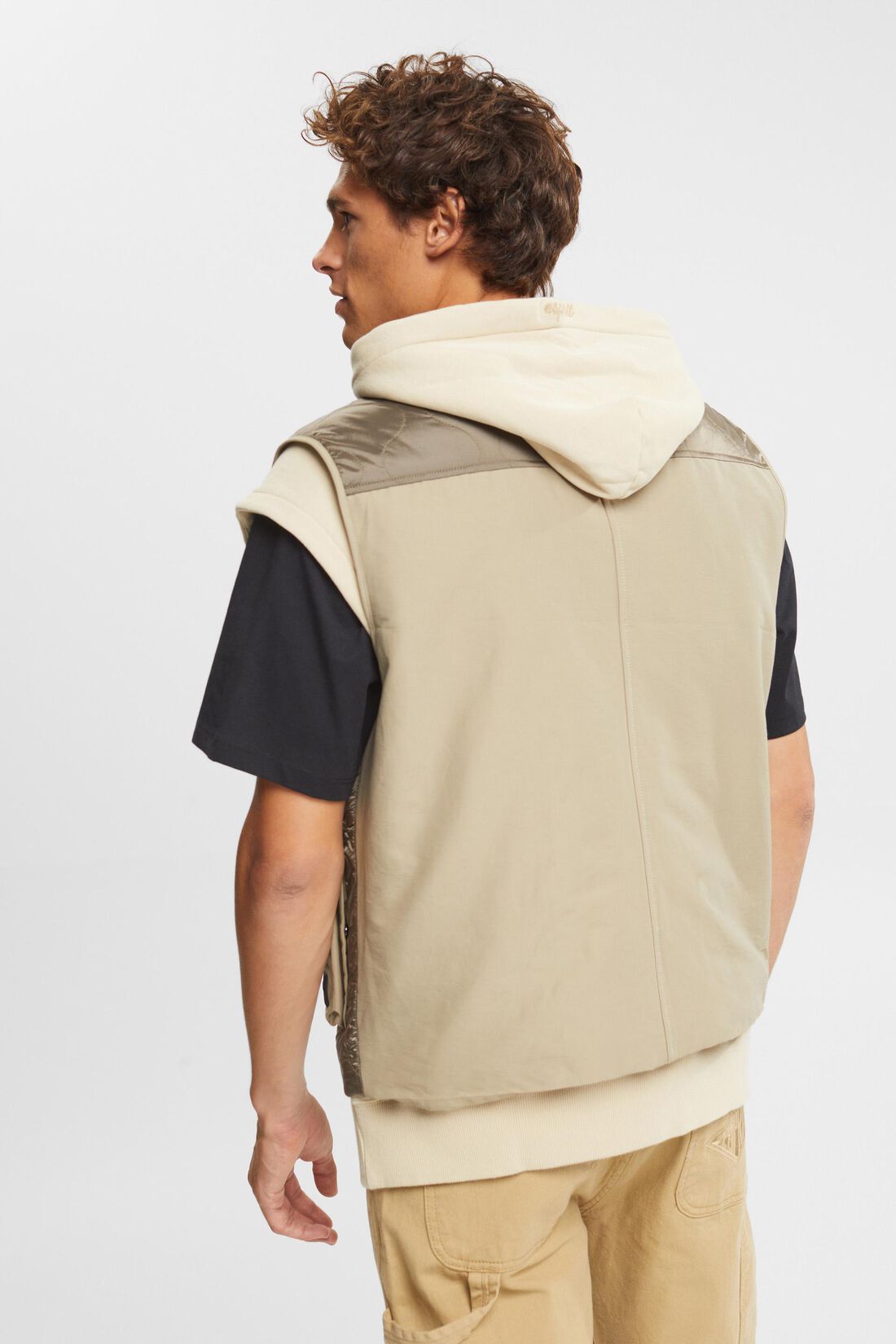 Recycelt: Weste mit Taschen