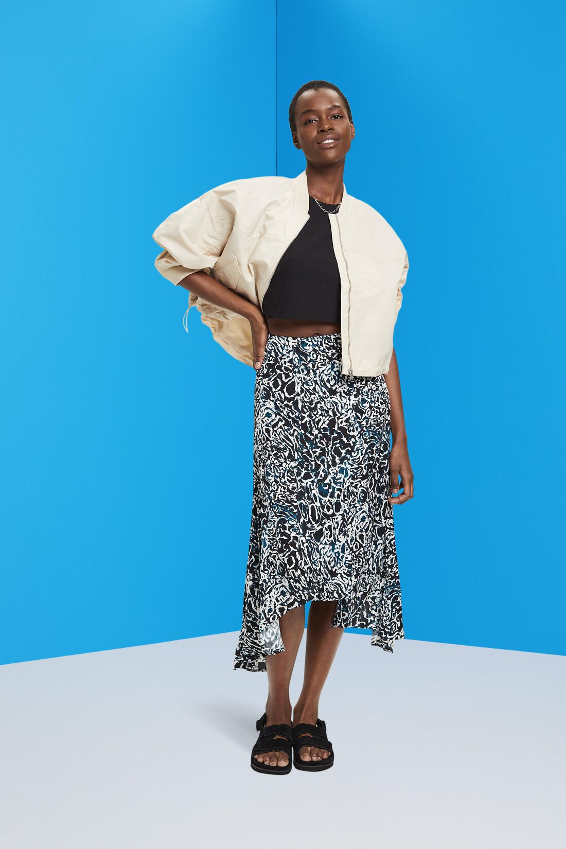Asymmetrischer Satinrock mit Allover-Print