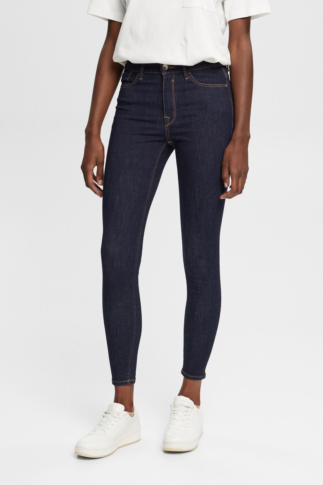 Recycelt: Shaping-Jeans mit Organic Cotton