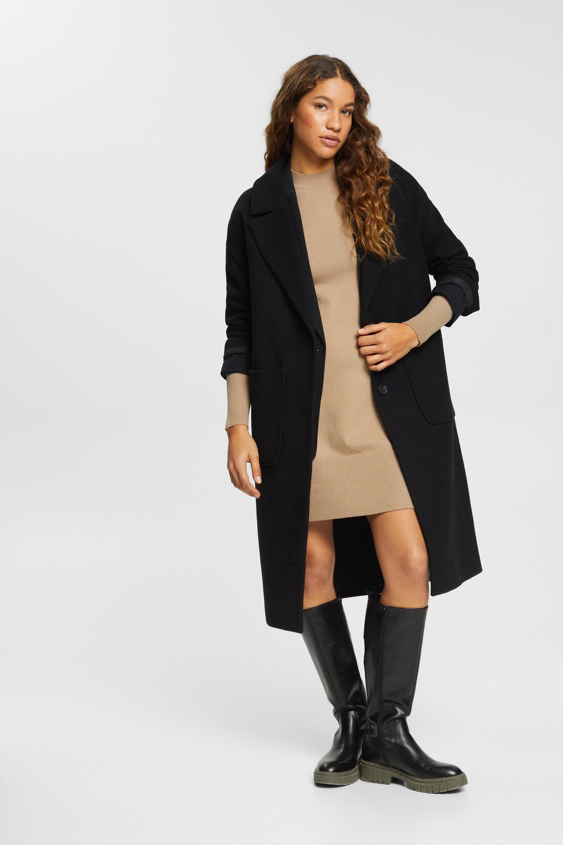 Ausgestelltes Strickkleid