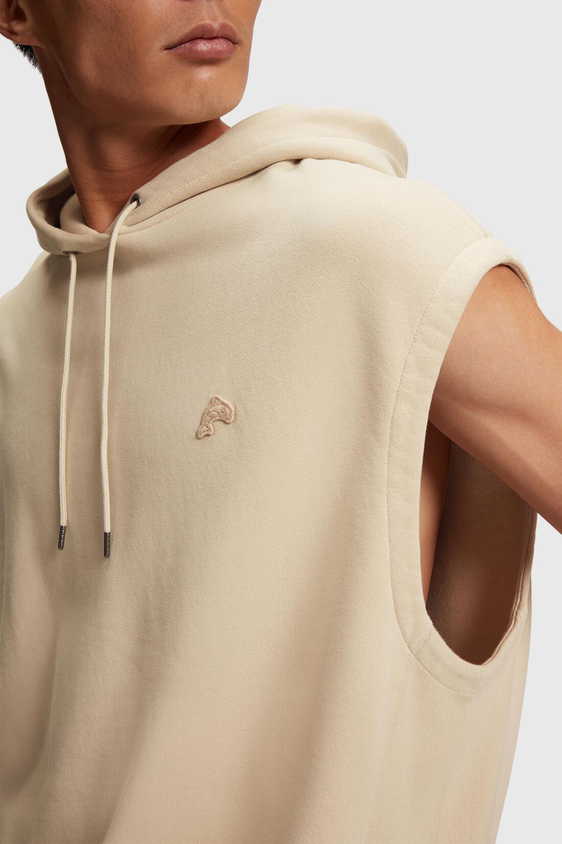 &Auml;rmelloser Hoodie mit farbigem Dolphin-Patch