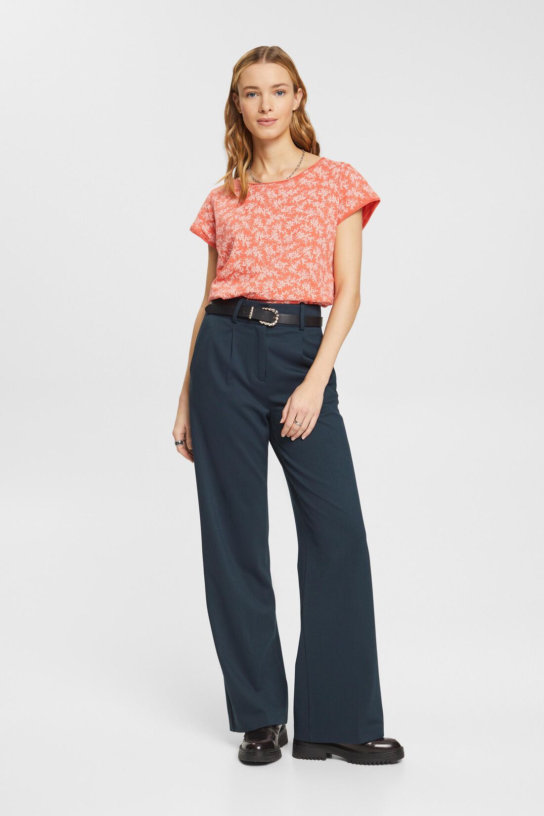 Florales T-Shirt mit Rollkanten