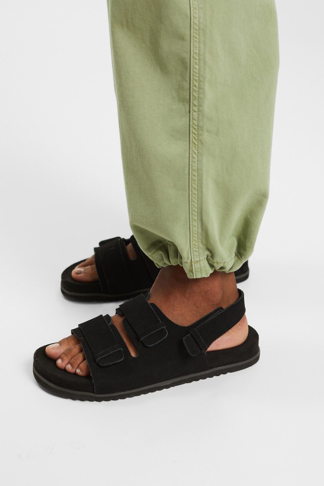 Sandalen aus Veloursleder