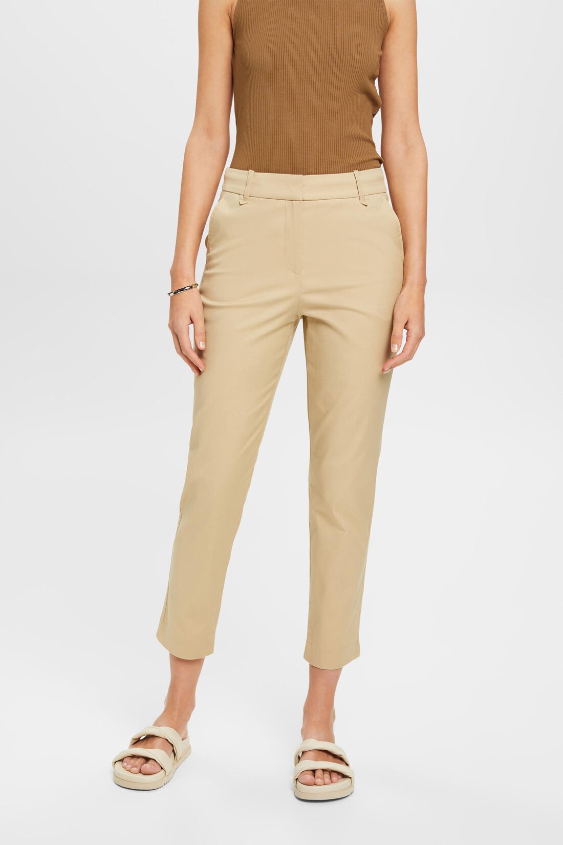 Schmal geschnittene Hose mit hohem Bund