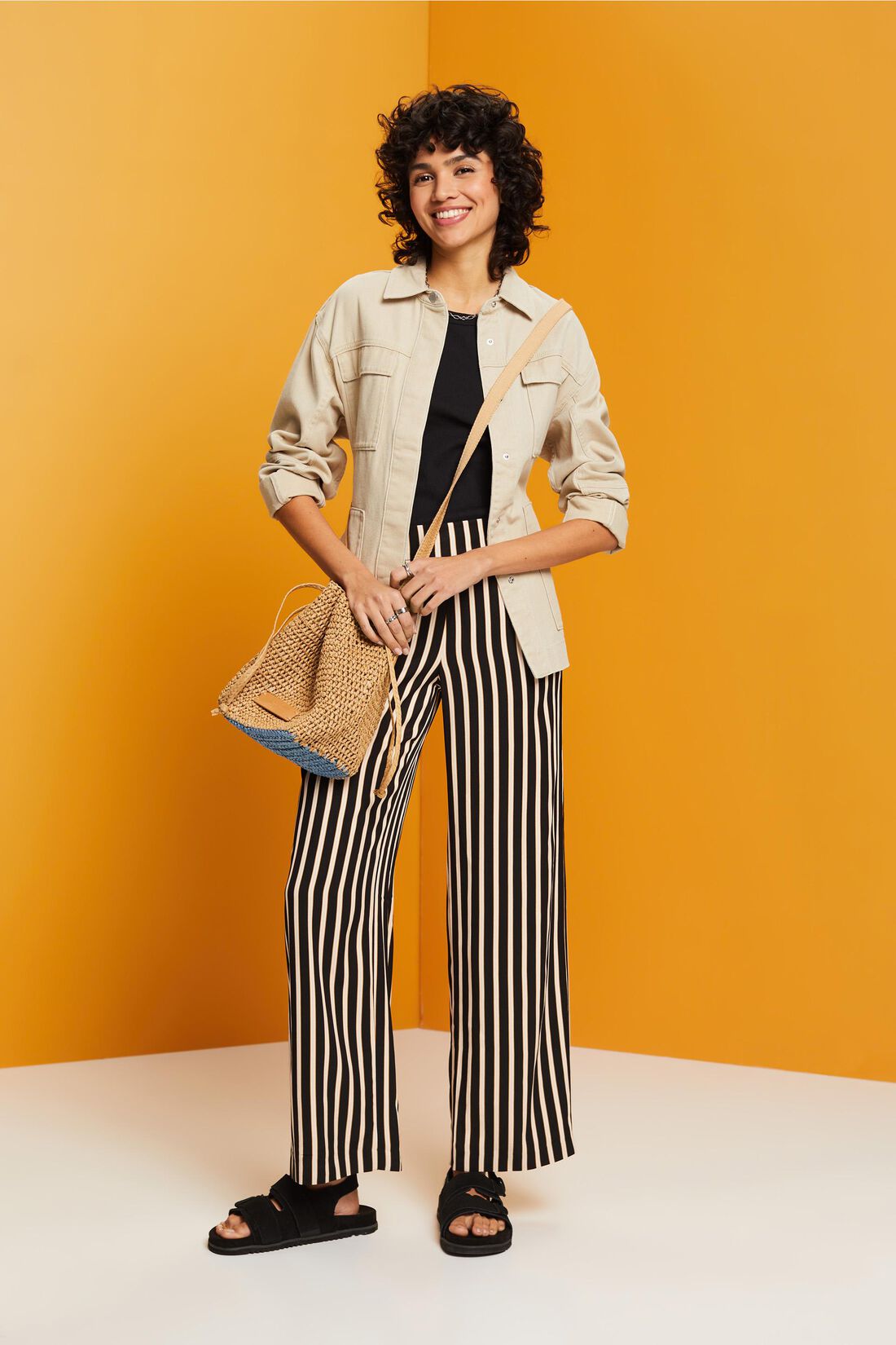 Gestreifte Hose mit weitem Bein