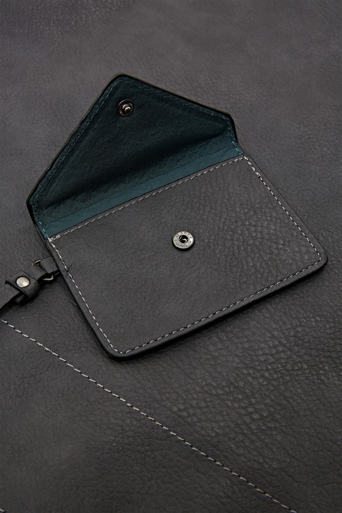 &Uuml;bergro&szlig;e Hobo-Tasche in veganer Lederoptik
