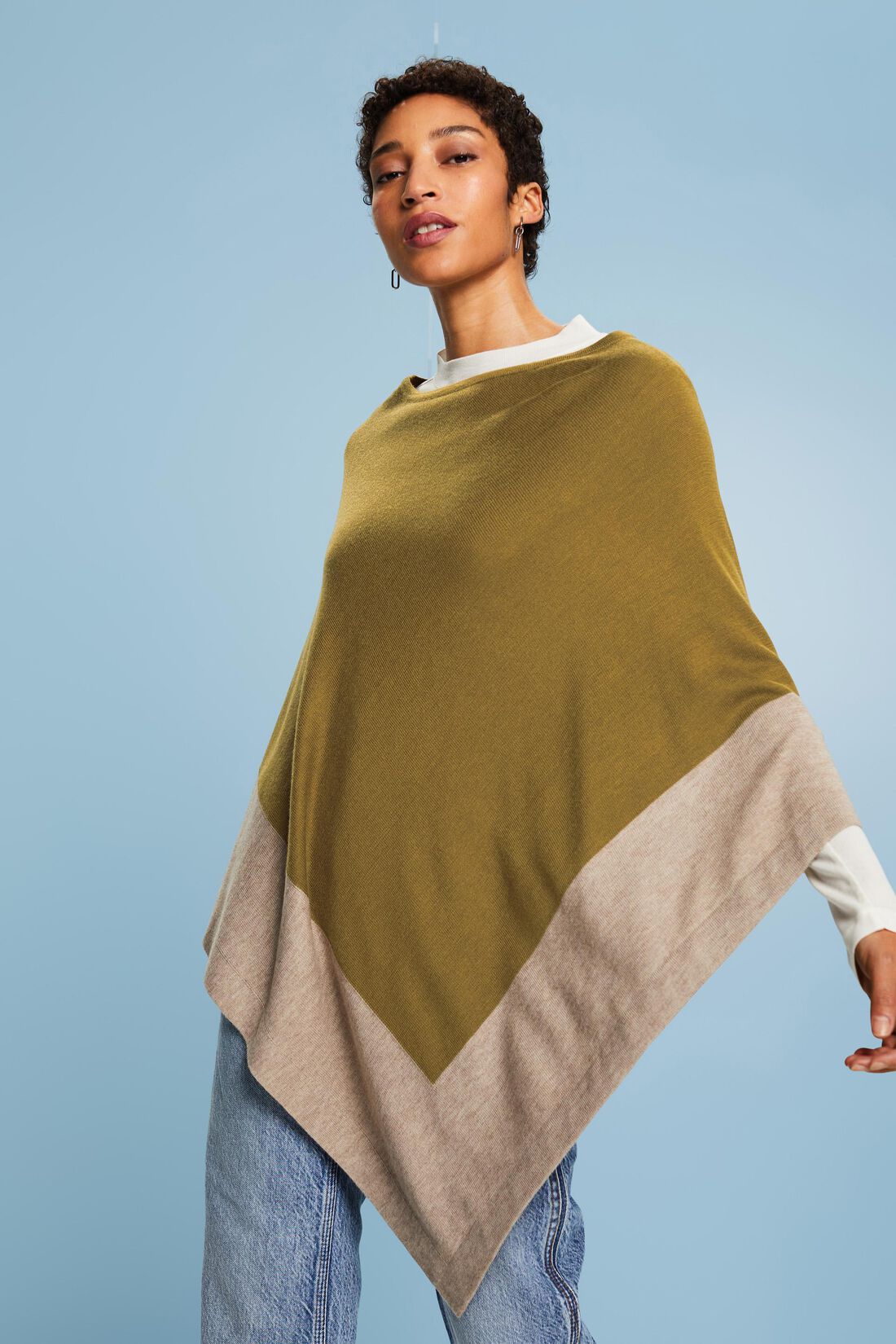 Poncho mit Zipfelsaum