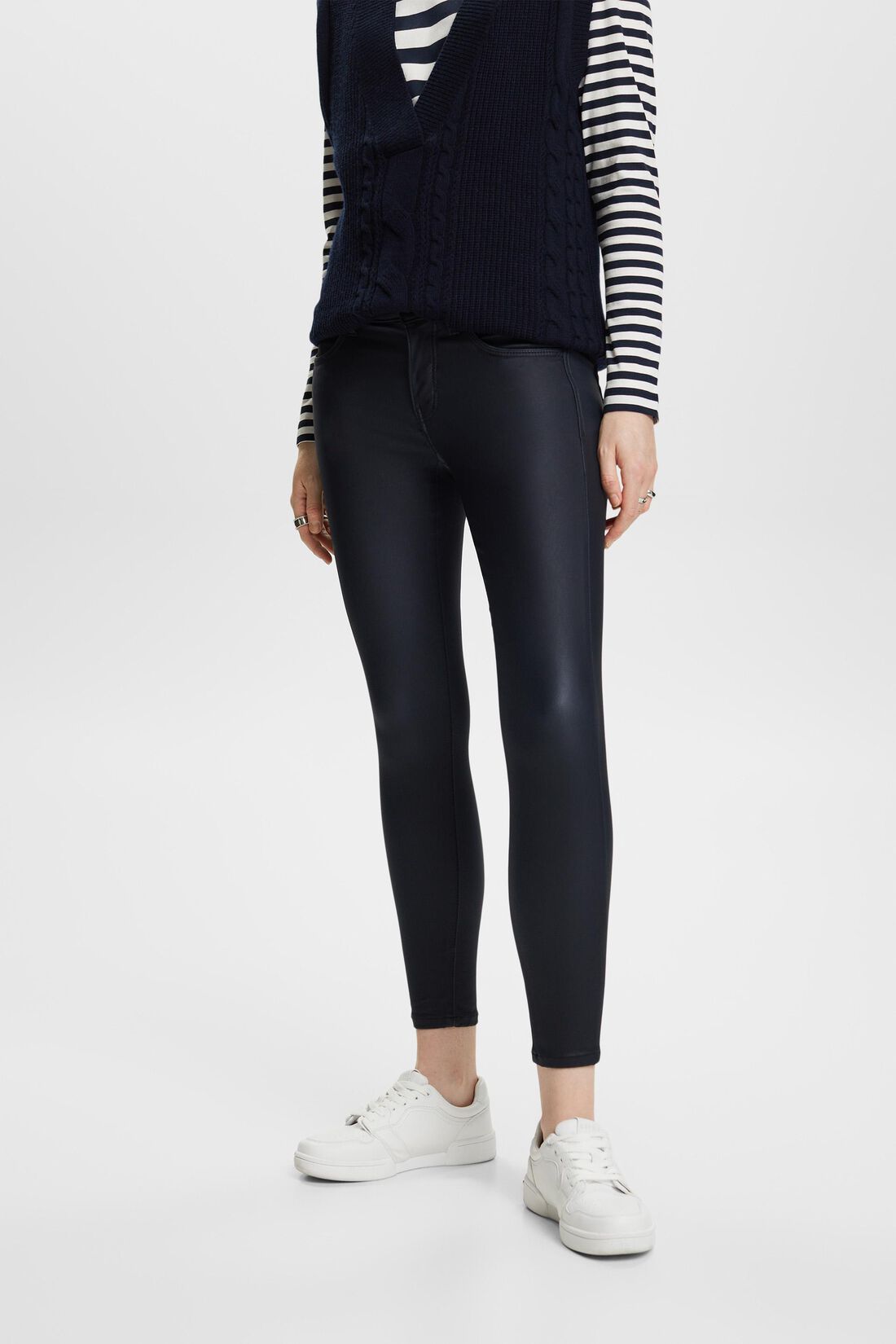 Beschichtete Hose mit schmalem Bein und mittlerer Bundh&ouml;he