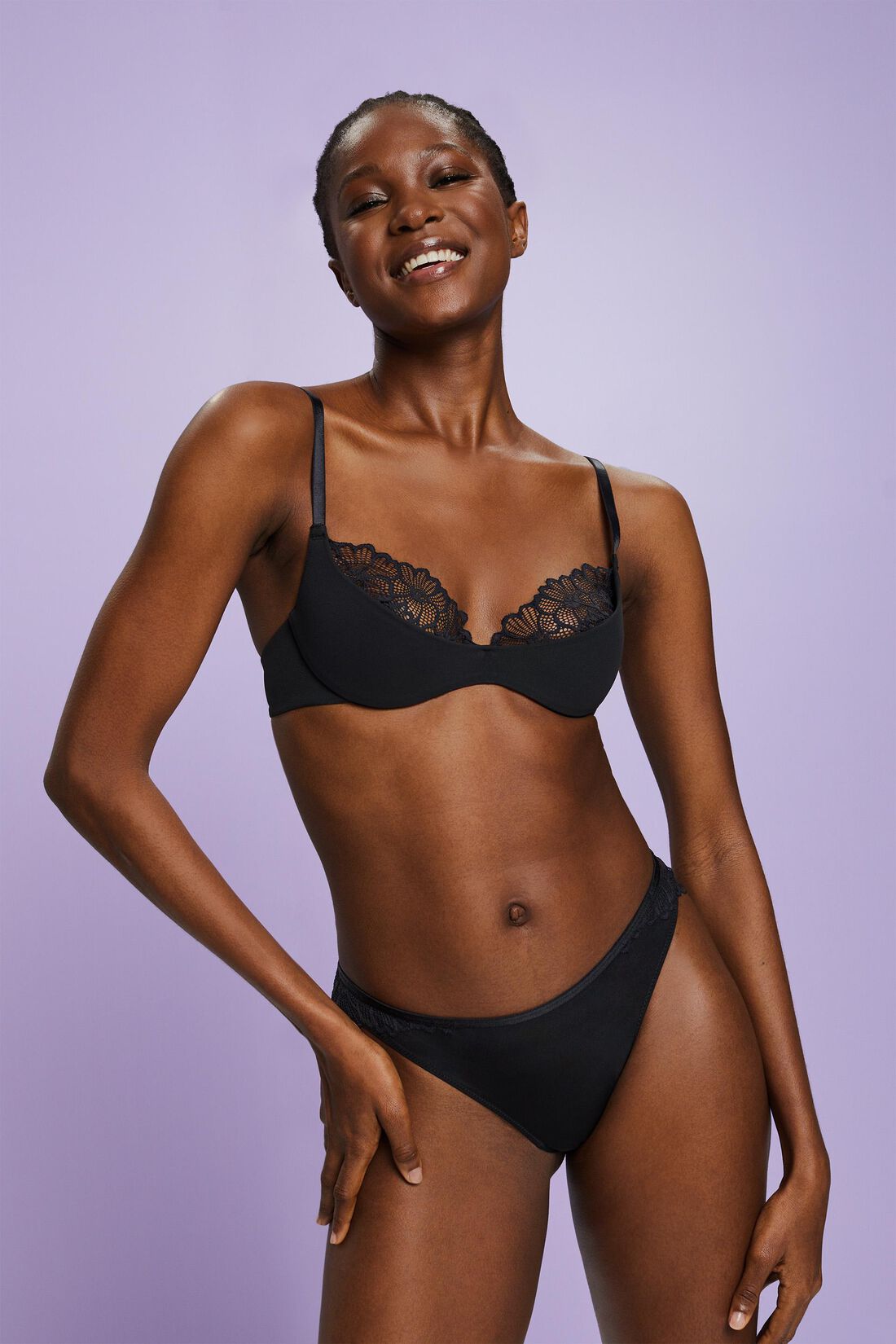 Brazilian-Slip aus floraler Spitze