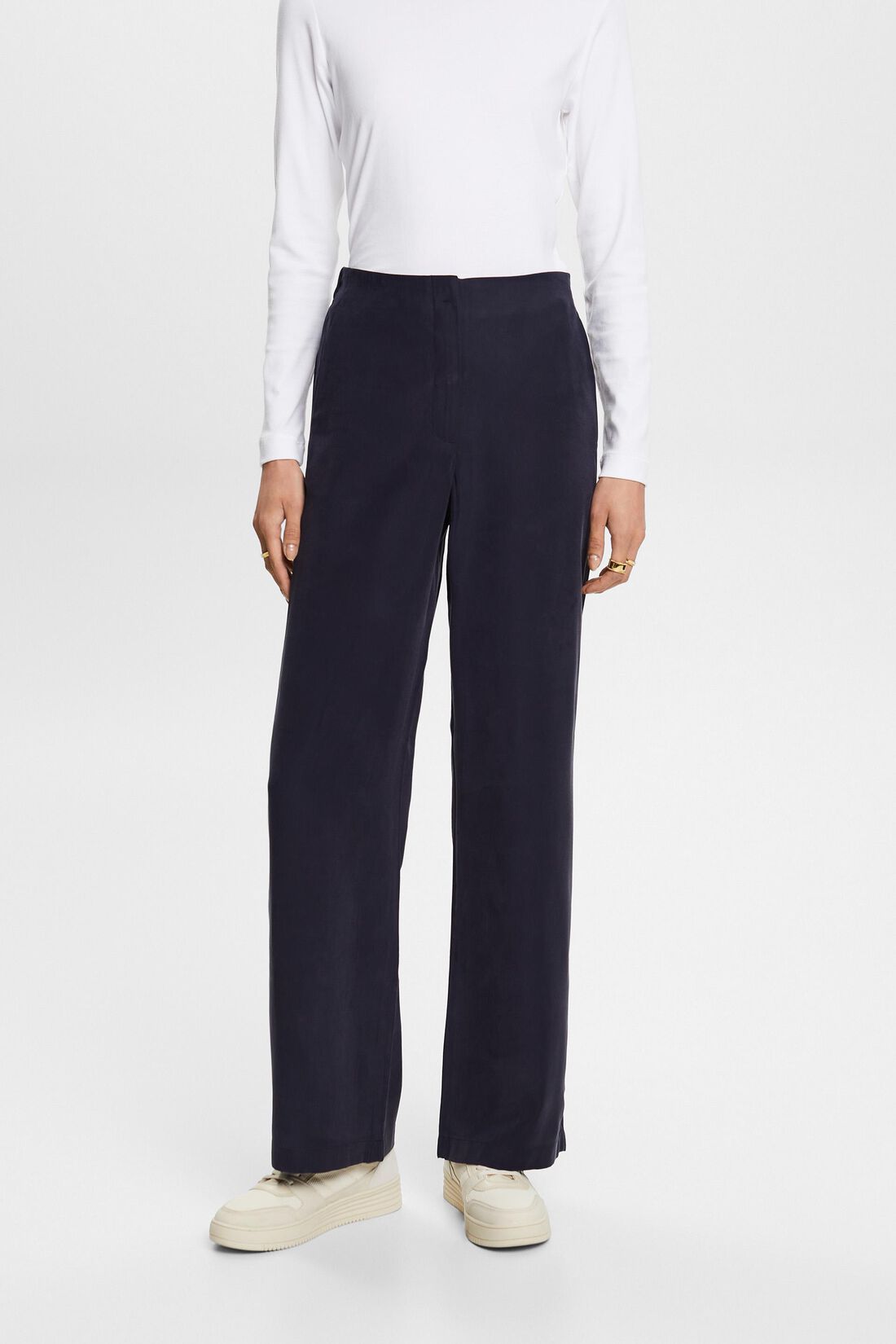 Hose mit hohem Bund und weitem Bein