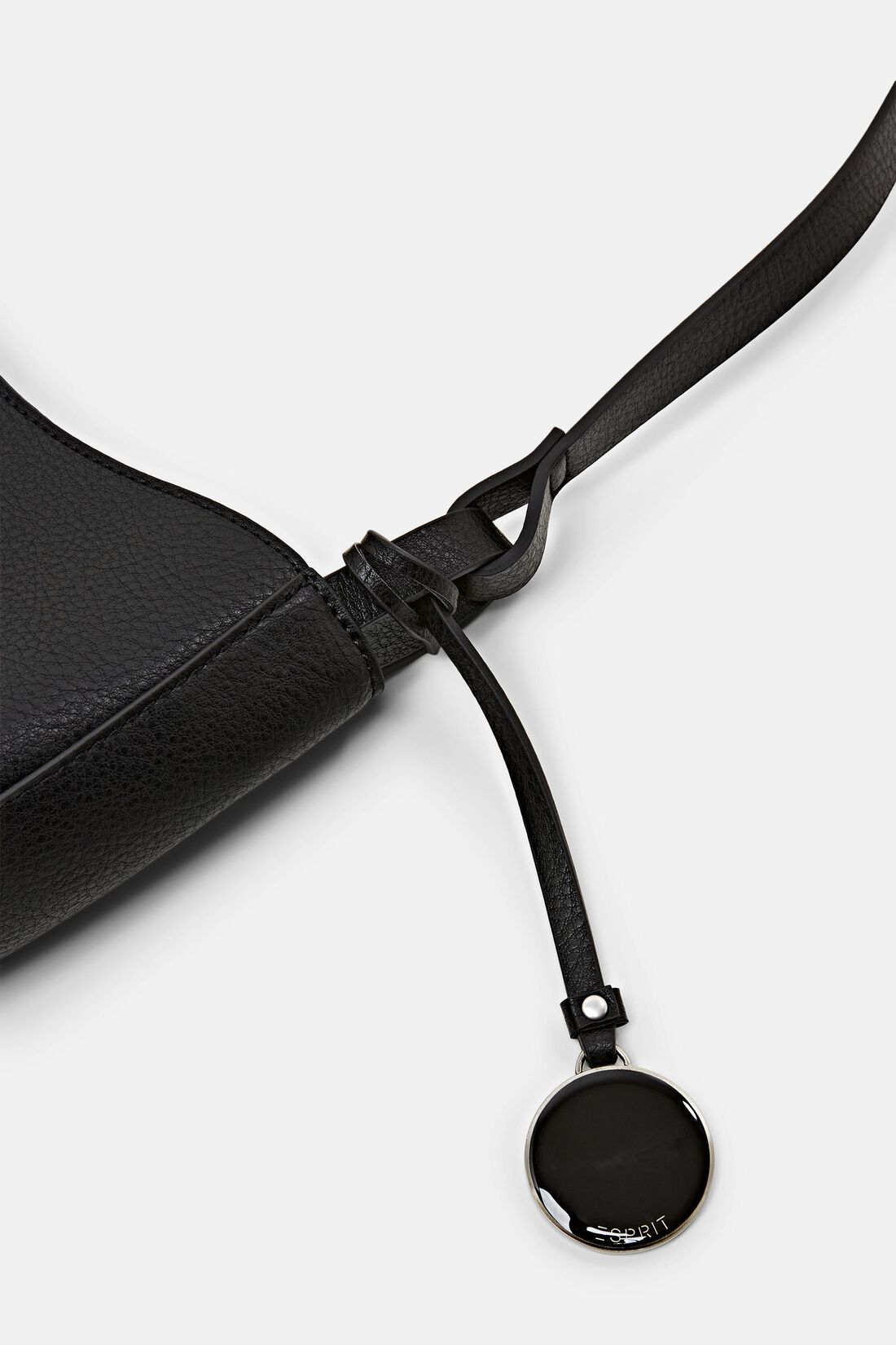 Recycelt: Schultertasche in Lederoptik