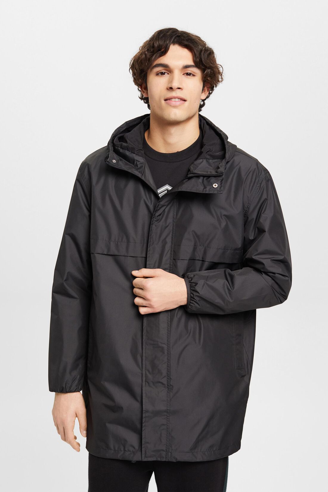 Leichte Regenjacke mit Kapuze