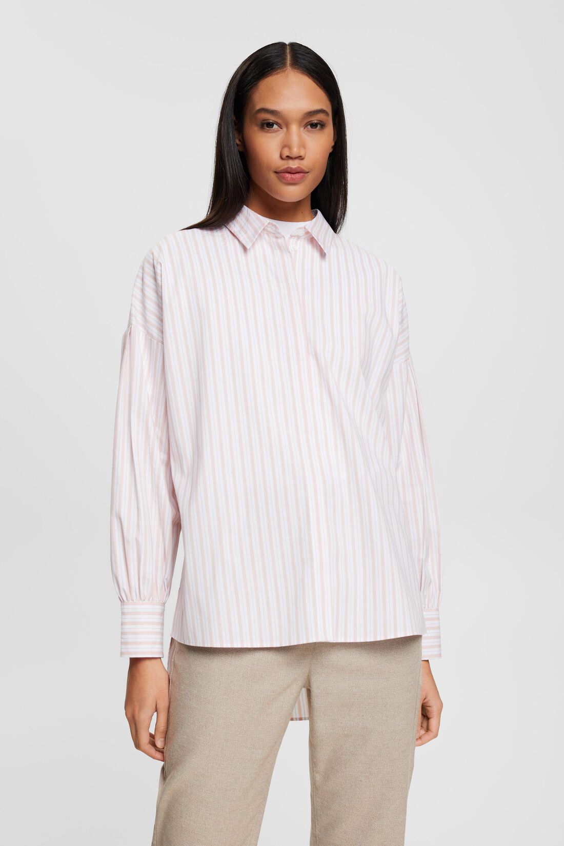Gestreifte Oversize-Bluse in High-Low-Form