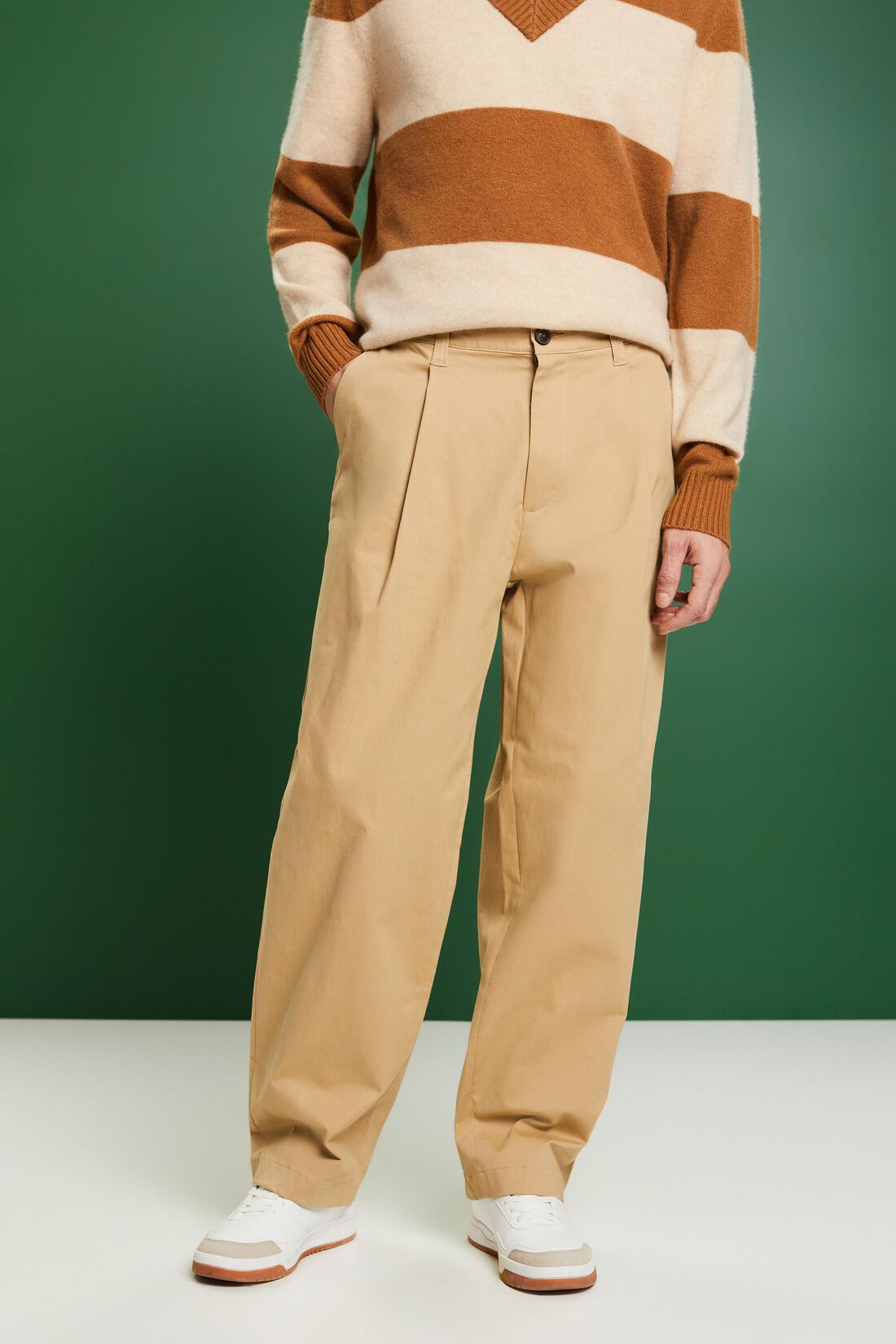 Chinohose mit weitem Bein