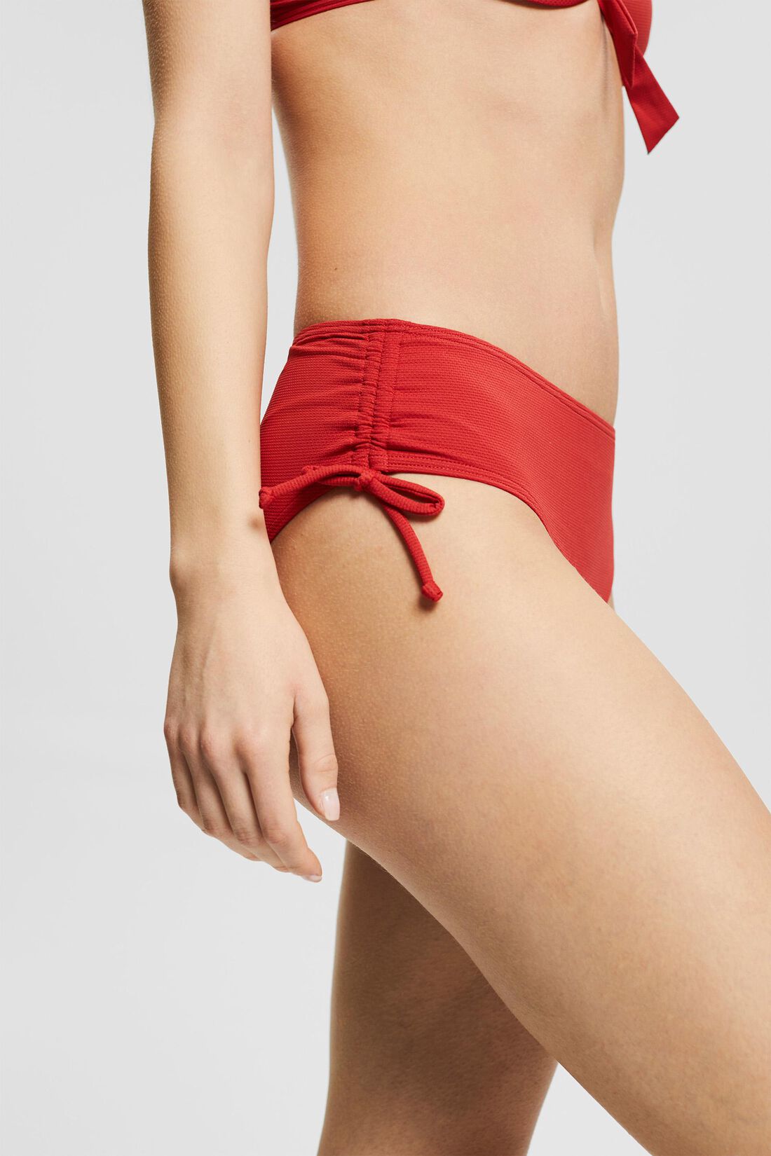 Recycelt: Bikini-Slip mit Struktur