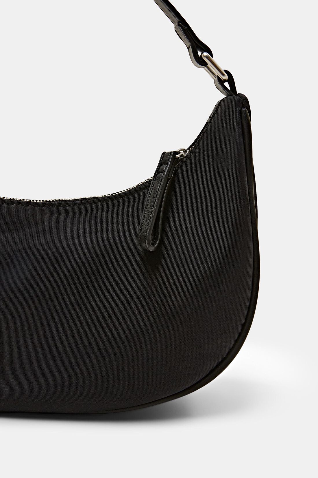 Kleine sichelf&ouml;rmige Schultertasche