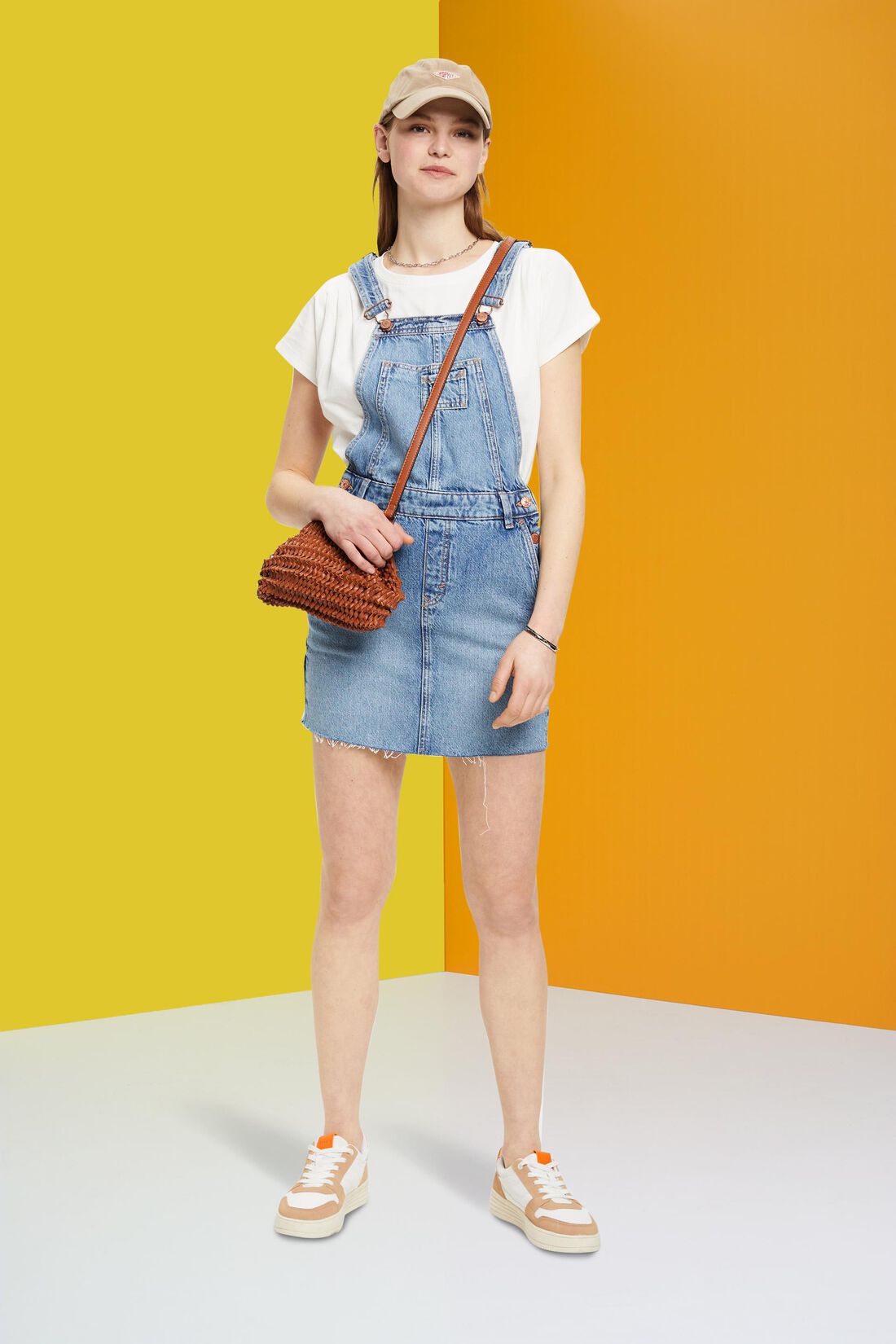 Mini-Latzkleid aus Denim
