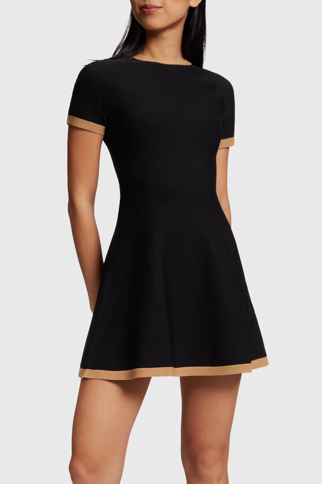 Nahtlos verarbeitetes Strickkleid mit Rundhalsausschnitt