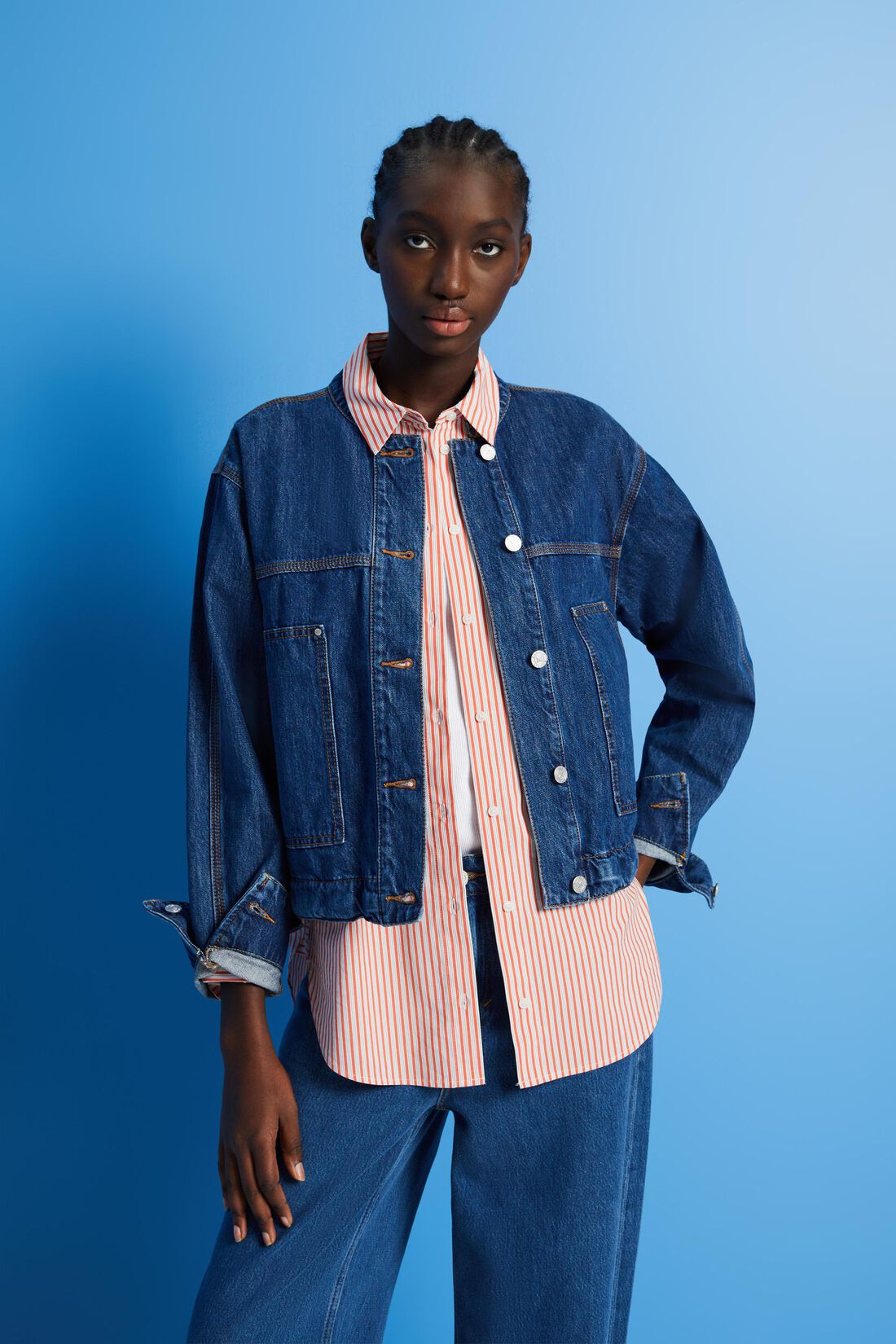Kragenlose Jeansjacke mit Kordelzug