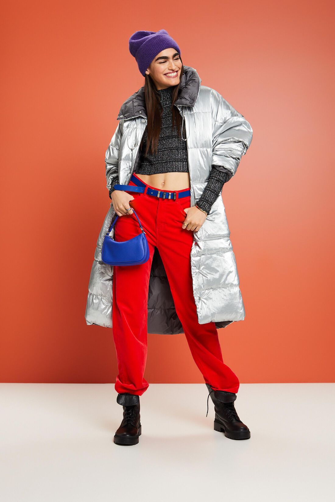 Kurzer Pullover im Glitzerlook mit Stehkragen