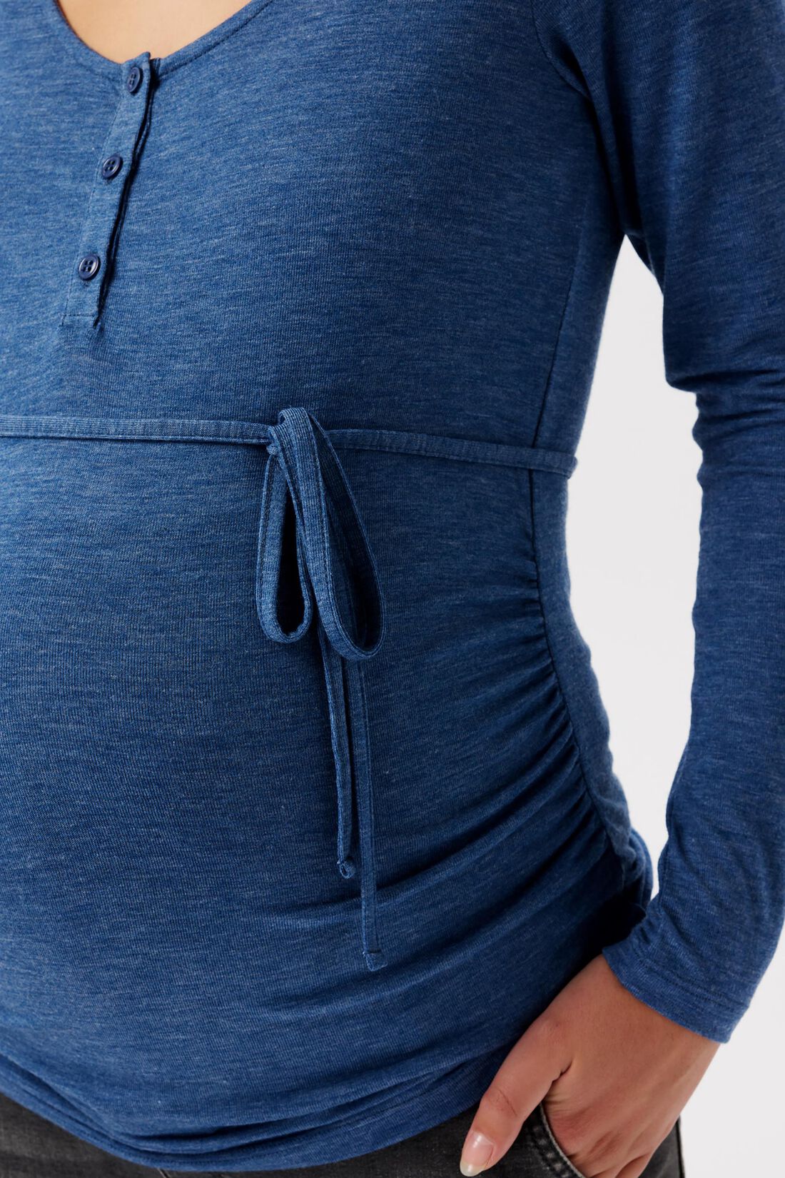 Umstands-Longsleeve mit Henley-Ausschnitt