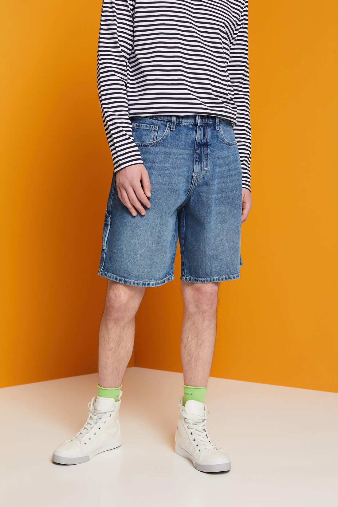 Locker geschnittene Jeansshorts