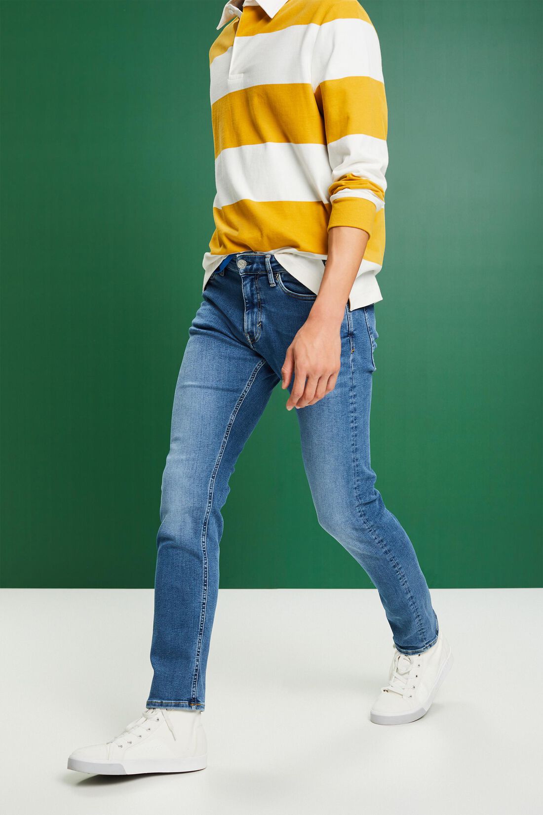 Schmale Jeans mit mittlerer Bundh&ouml;he