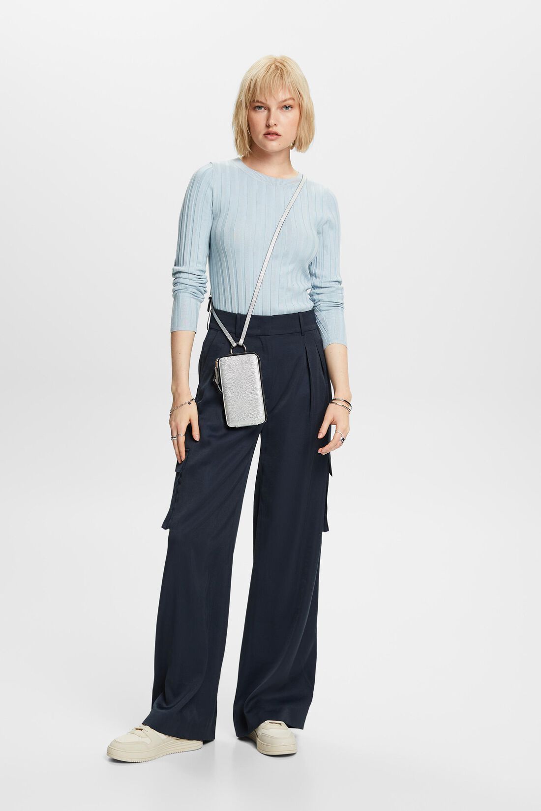 Cargohose mit hohem Bund und weitem Bein